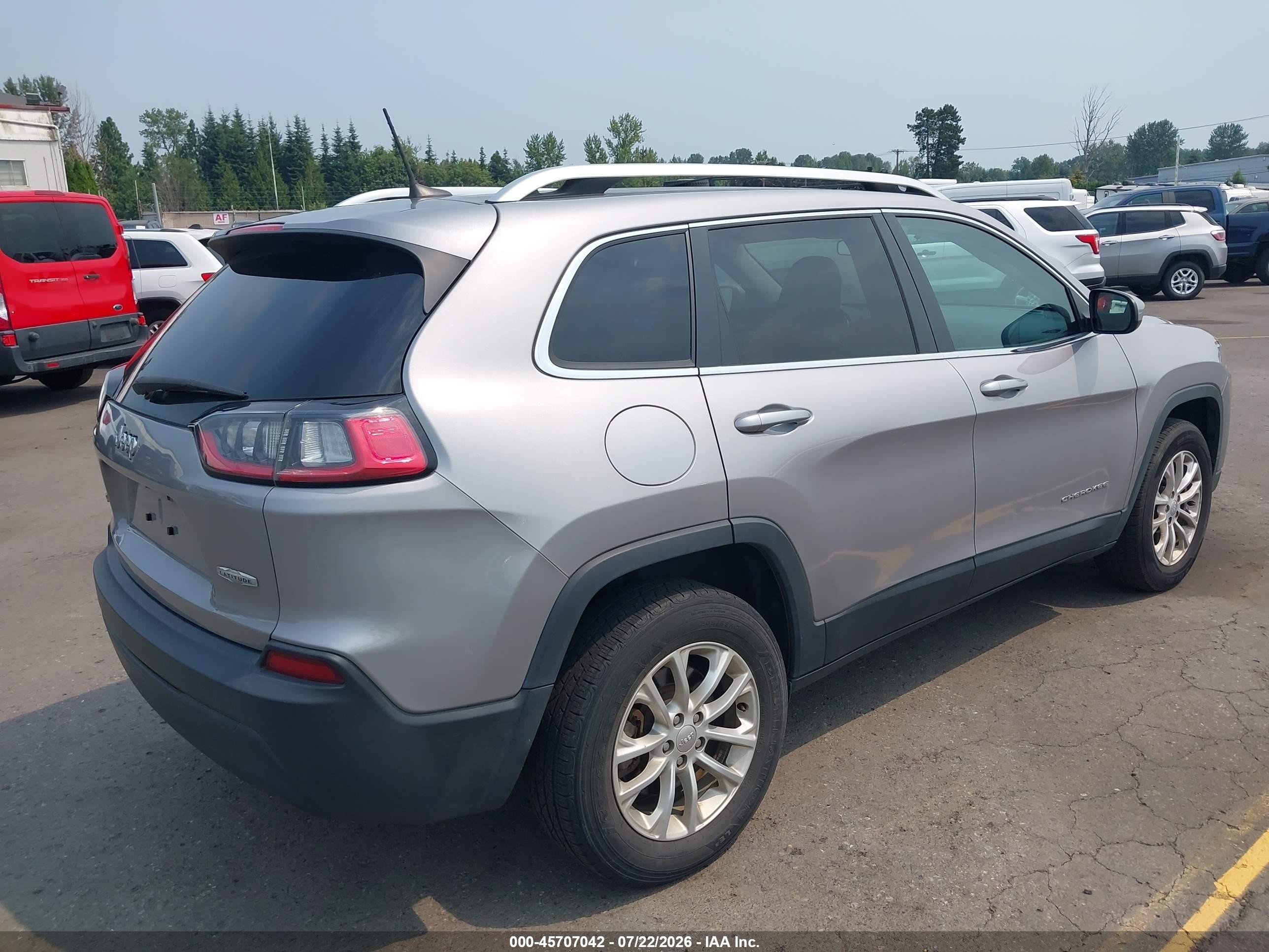 2019 Jeep Cherokee Latitude 4x4 Silver vin: 1C4PJMCB1KD486670