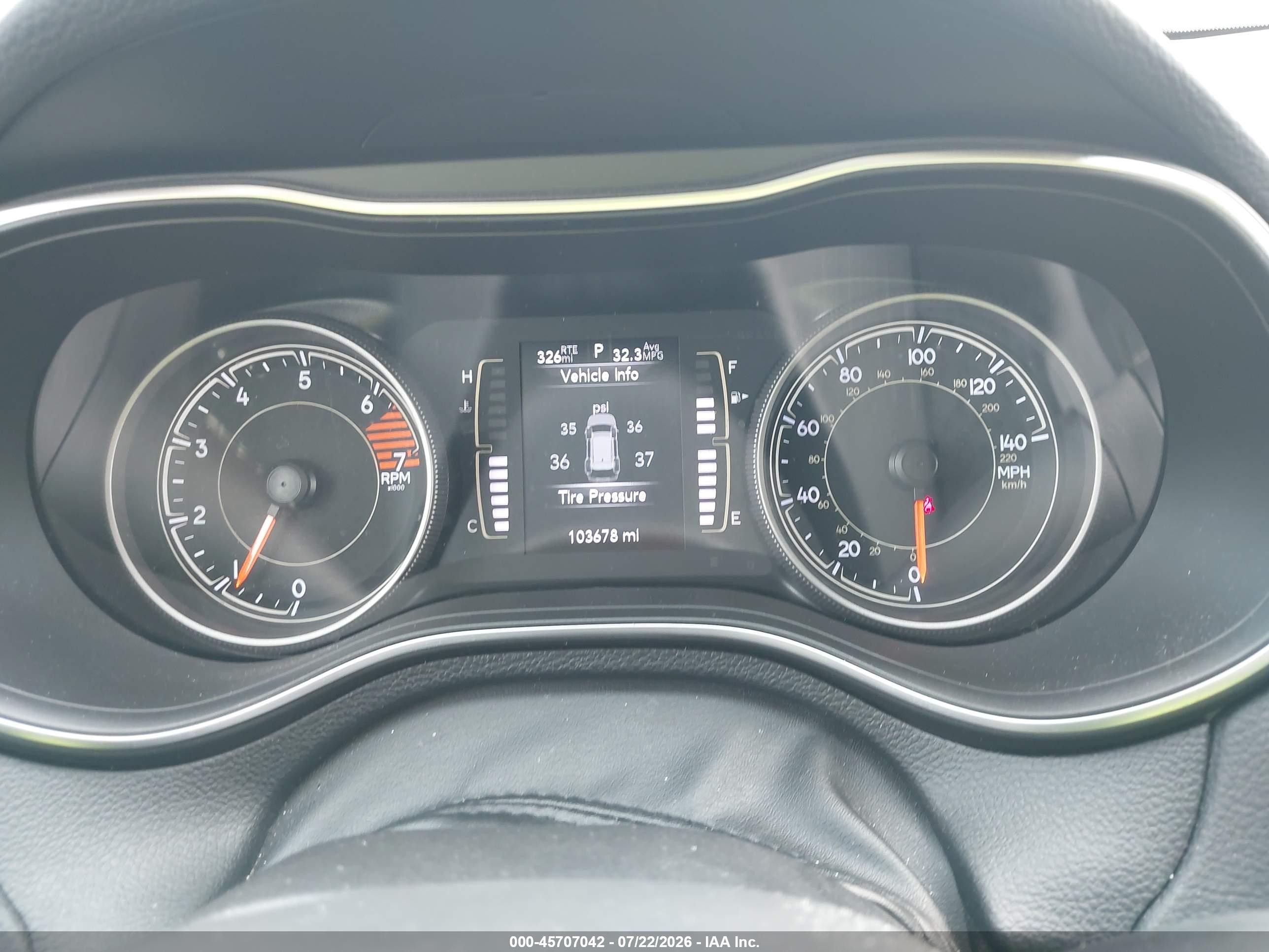 2019 Jeep Cherokee Latitude 4x4 Silver vin: 1C4PJMCB1KD486670