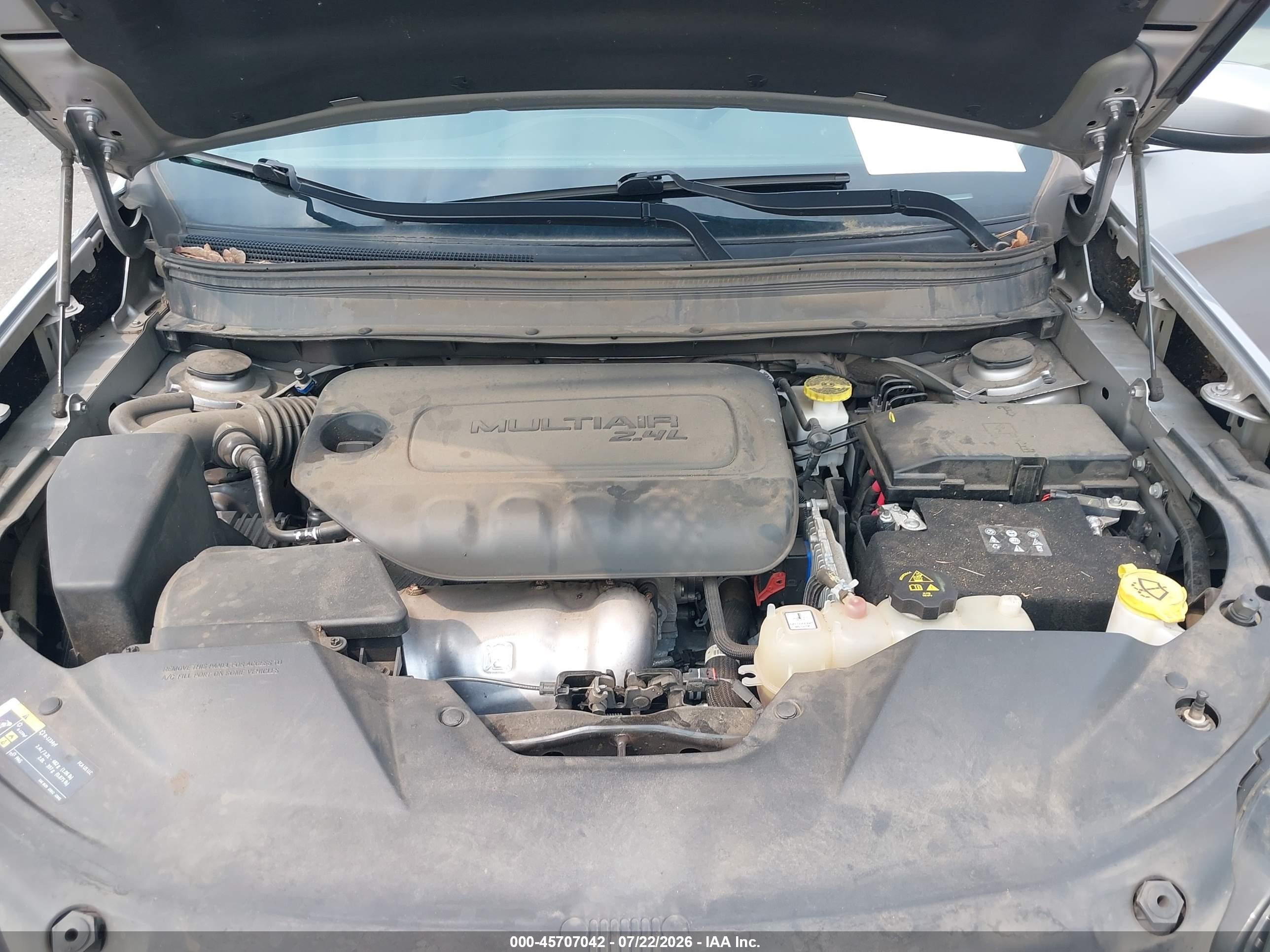 2019 Jeep Cherokee Latitude 4x4 Silver vin: 1C4PJMCB1KD486670