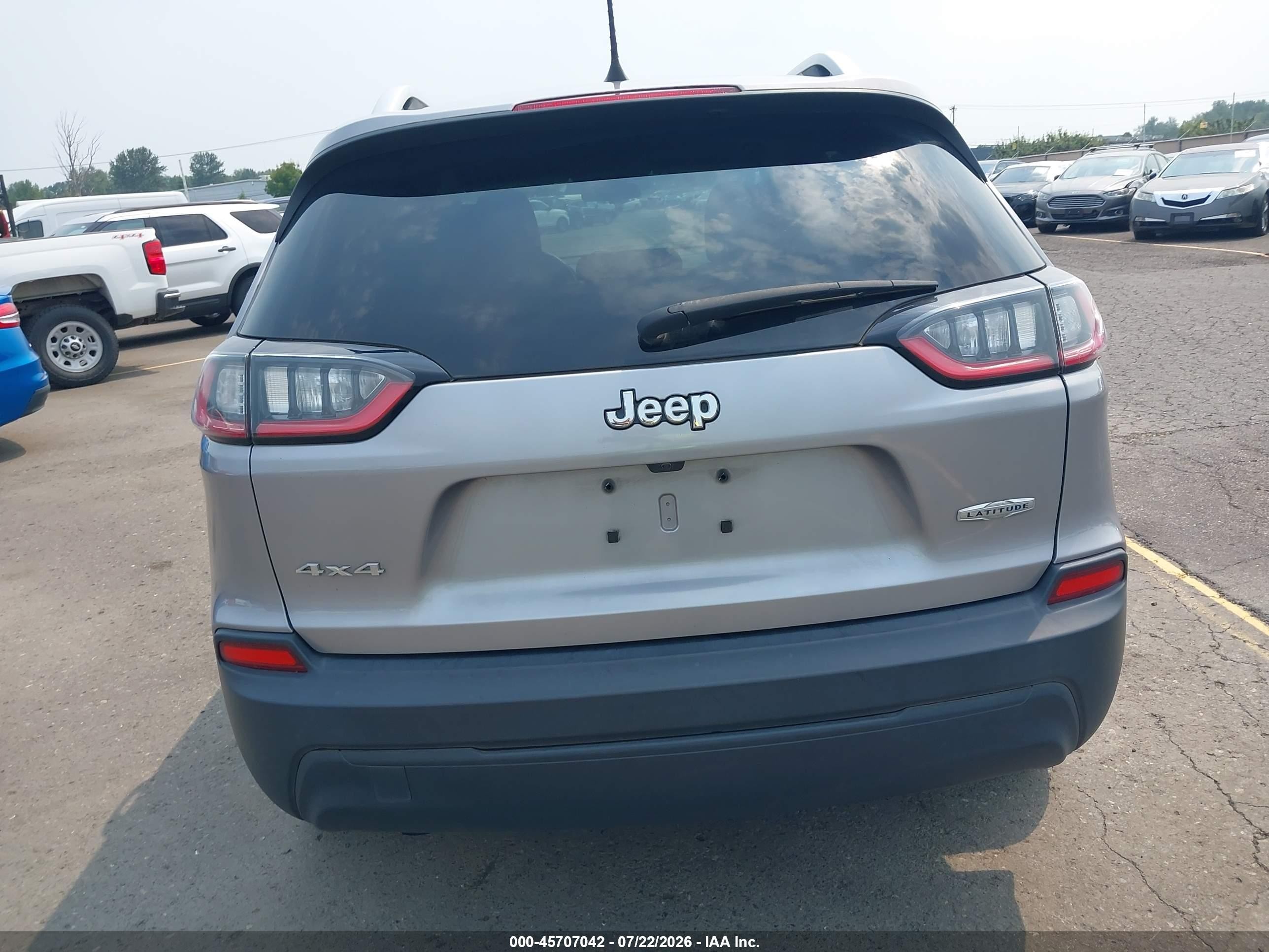 2019 Jeep Cherokee Latitude 4x4 Серебряный vin: 1C4PJMCB1KD486670