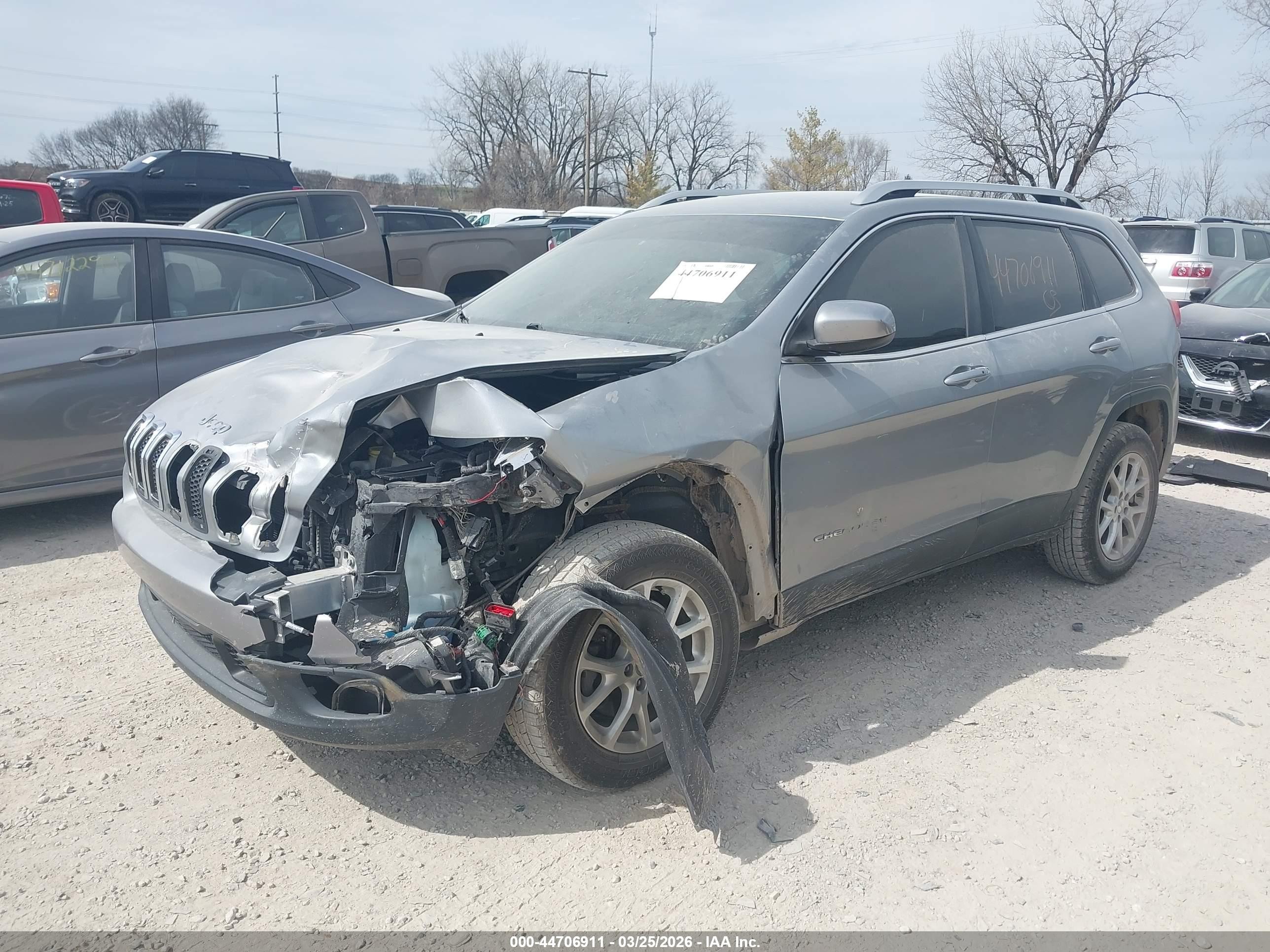 2014 Jeep Cherokee Latitude Gray vin: 1C4PJMCB2EW198245