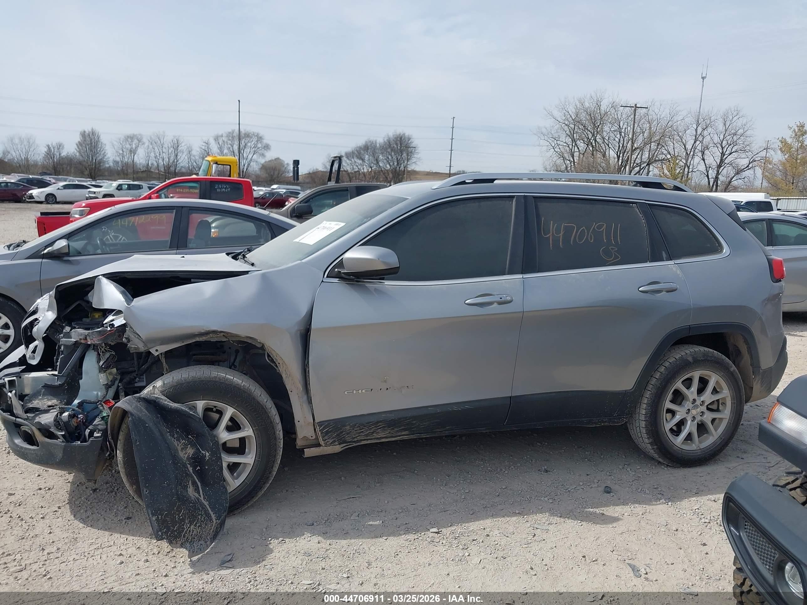 2014 Jeep Cherokee Latitude Gray vin: 1C4PJMCB2EW198245