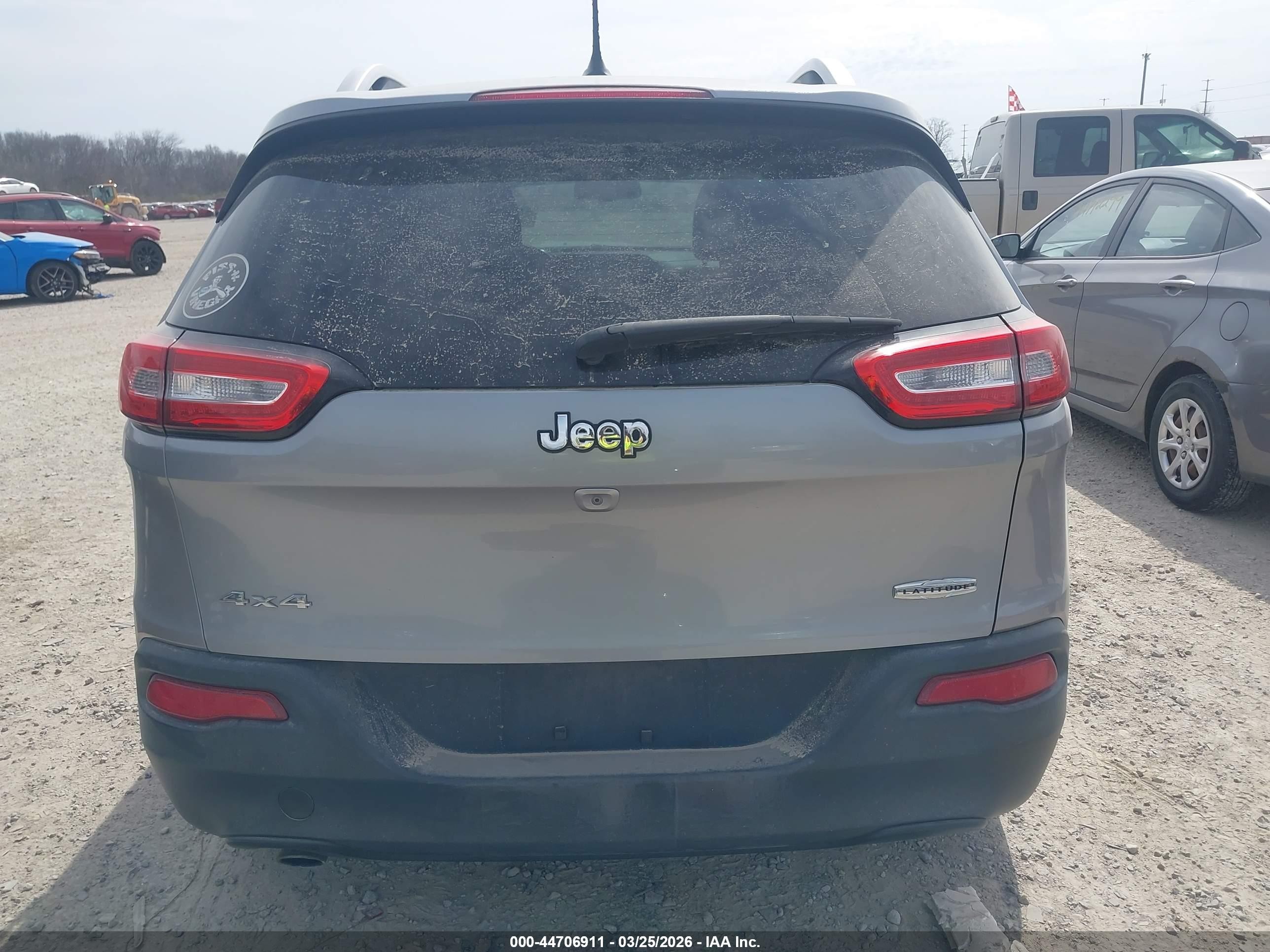 2014 Jeep Cherokee Latitude Gray vin: 1C4PJMCB2EW198245
