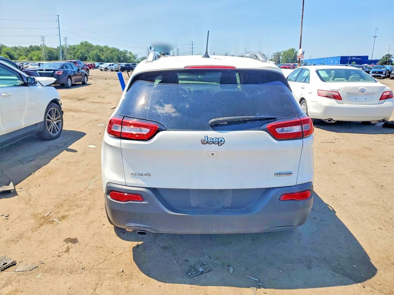2015 Jeep Cherokee Latitude White vin: 1C4PJMCB2FW510033