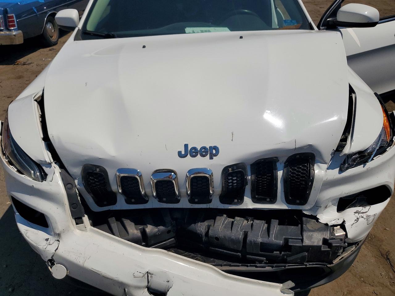 2015 Jeep Cherokee Latitude White vin: 1C4PJMCB2FW510033