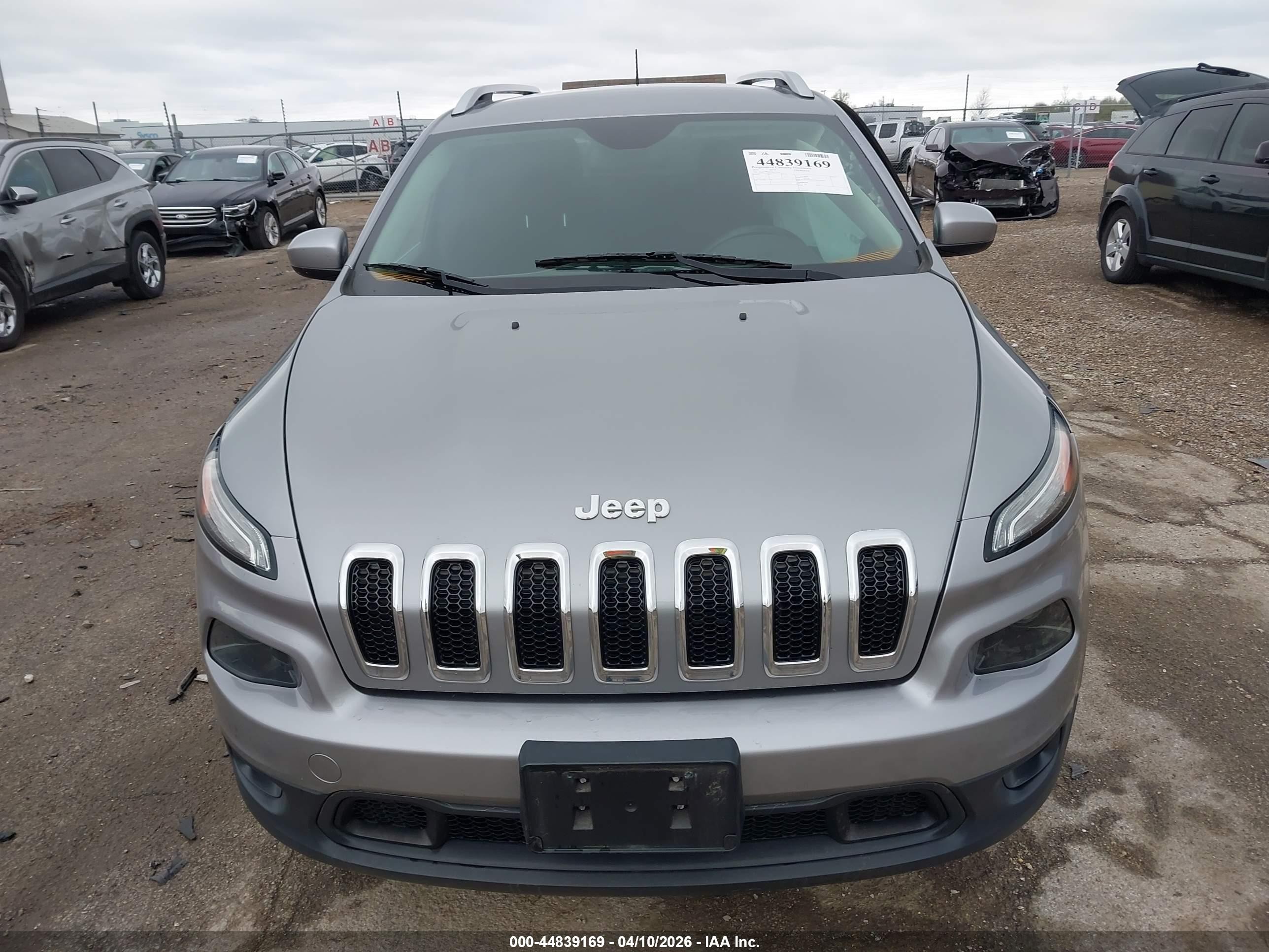 2015 Jeep Cherokee Latitude Silver vin: 1C4PJMCB2FW513269