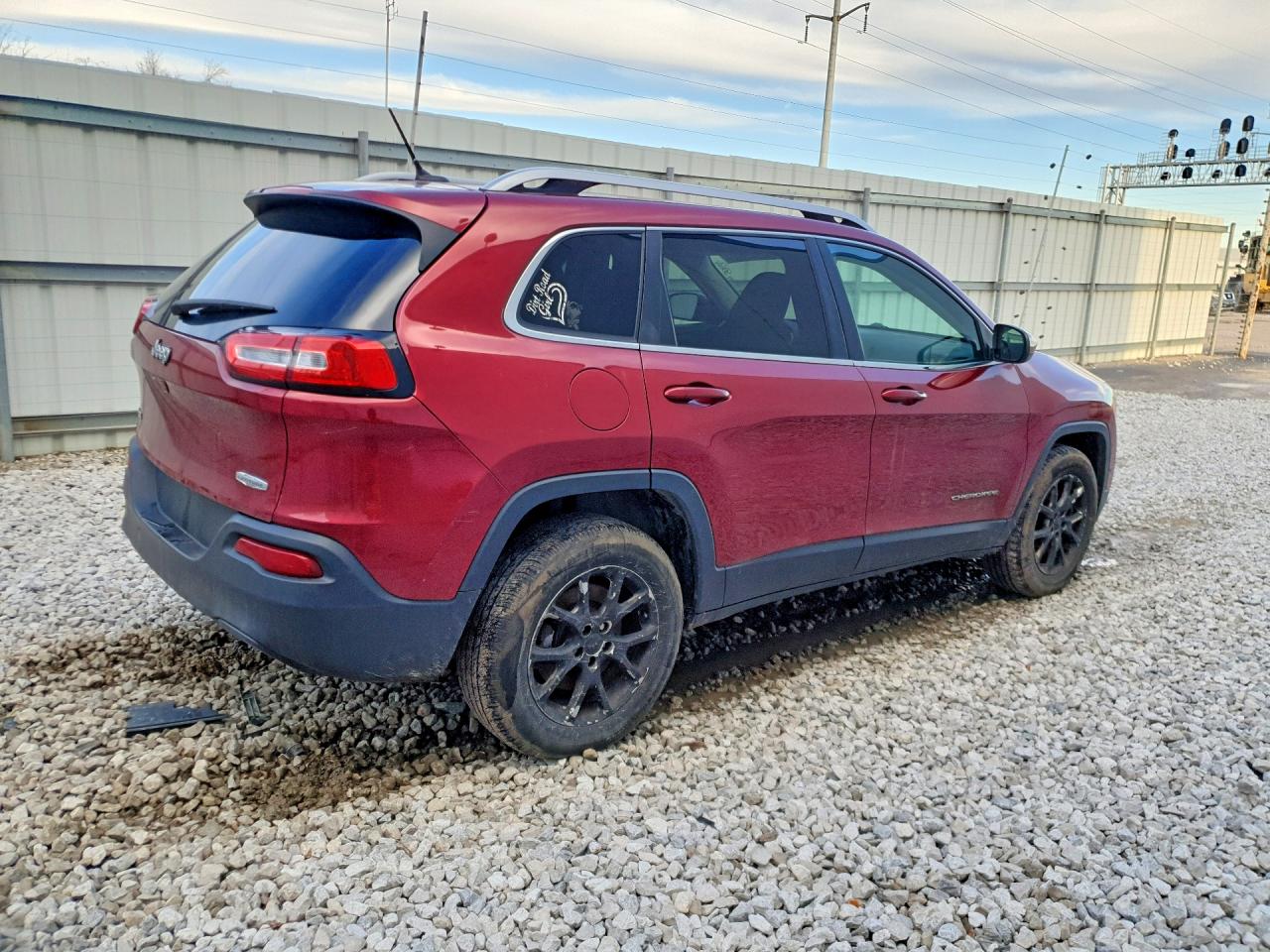 2015 Jeep Cherokee Latitude Красный vin: 1C4PJMCB2FW543744