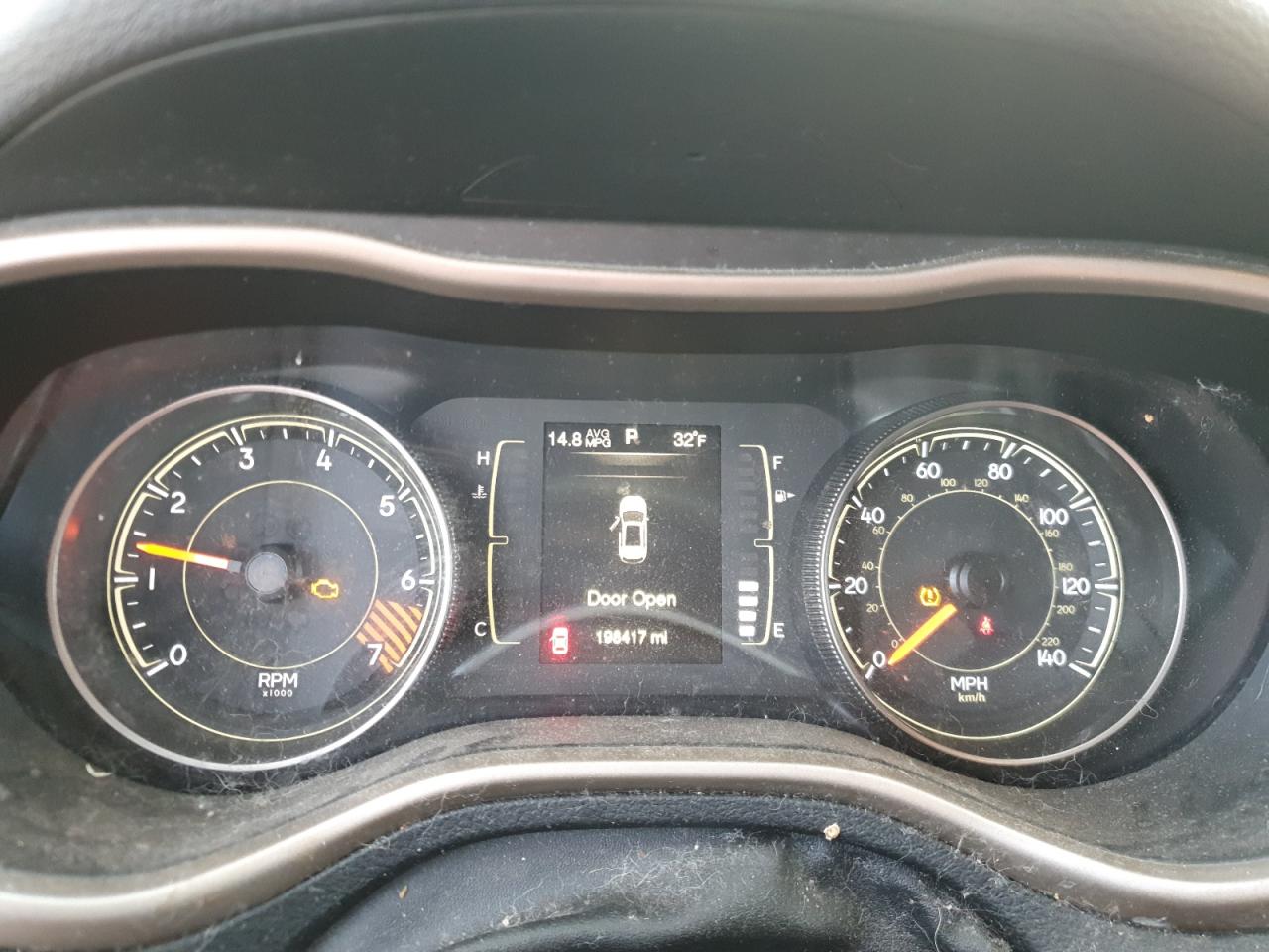 2015 Jeep Cherokee Latitude Красный vin: 1C4PJMCB2FW543744 Damage: Warning Light - Engine, On, Unacceptable