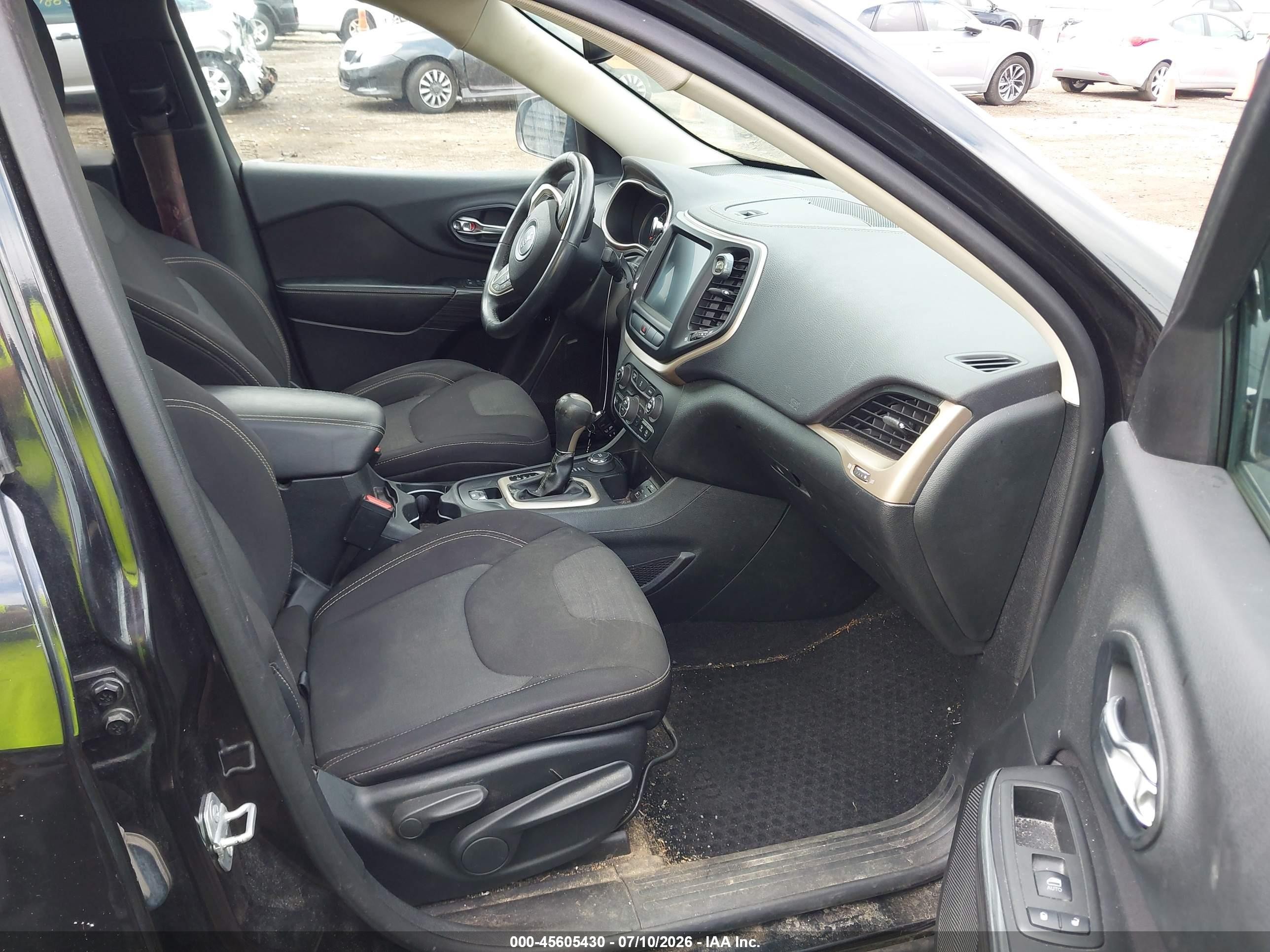 2015 Jeep Cherokee Latitude Черный vin: 1C4PJMCB2FW558681