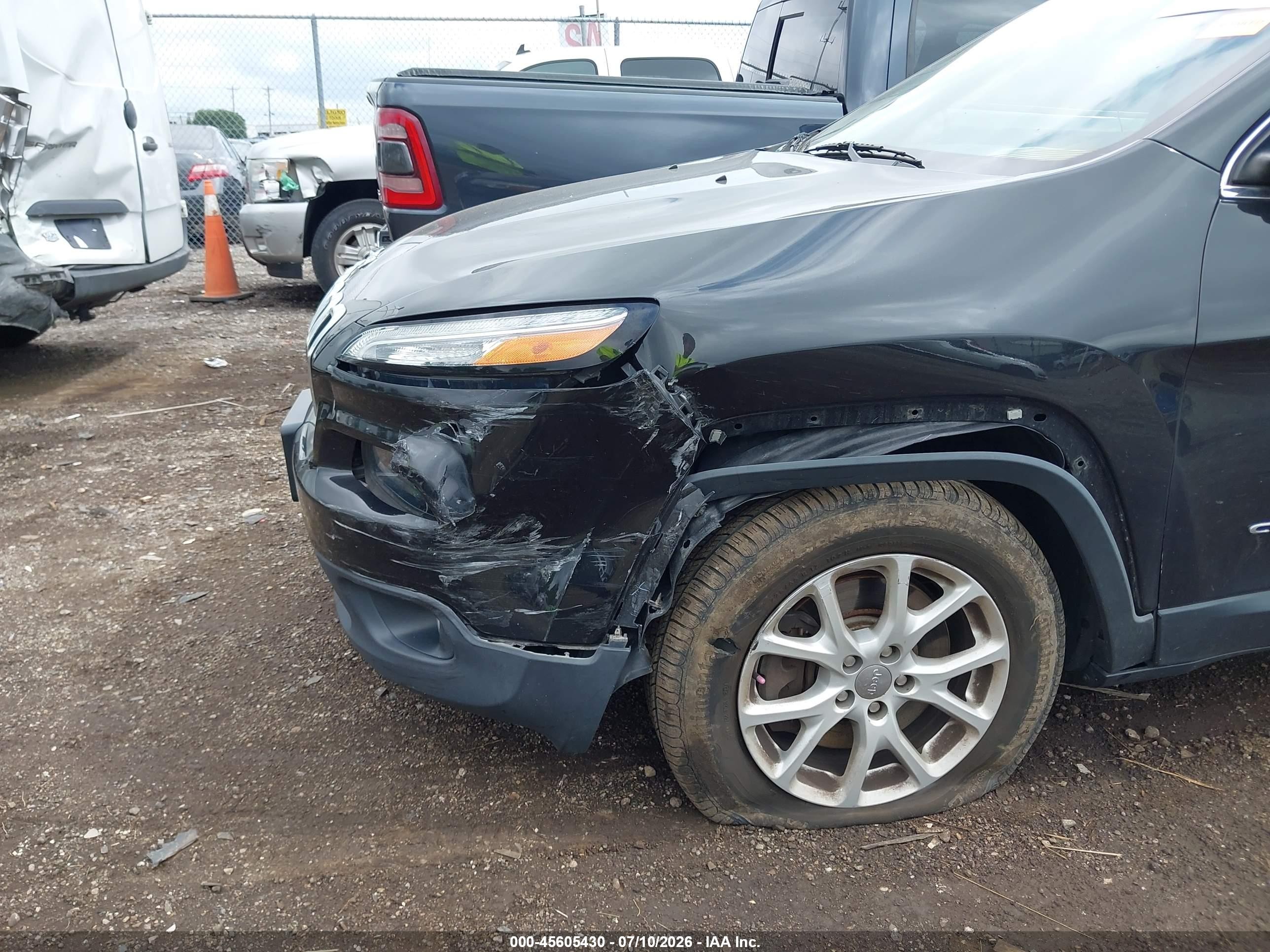 2015 Jeep Cherokee Latitude Черный vin: 1C4PJMCB2FW558681