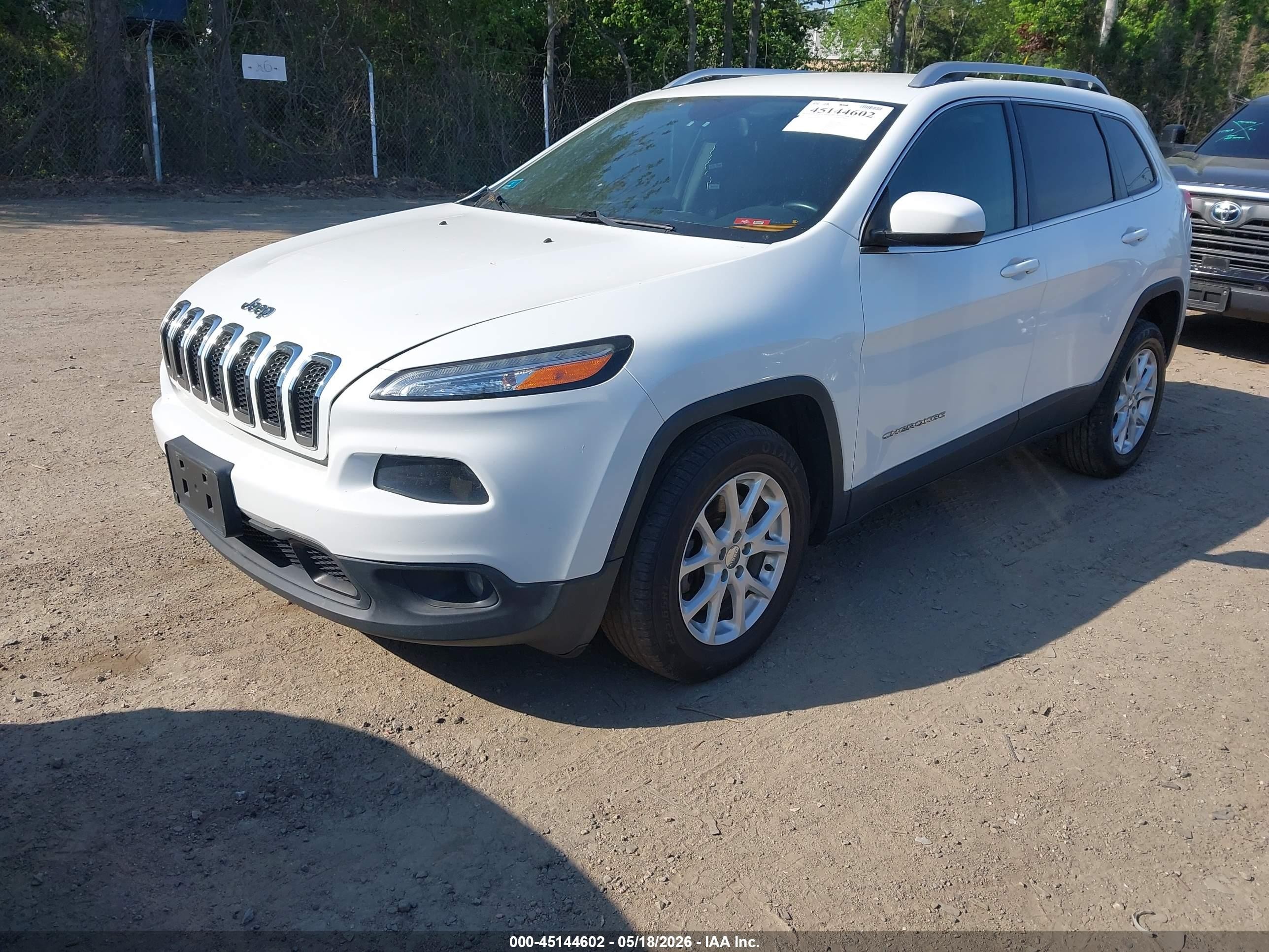 2015 Jeep Cherokee Latitude White vin: 1C4PJMCB2FW614862