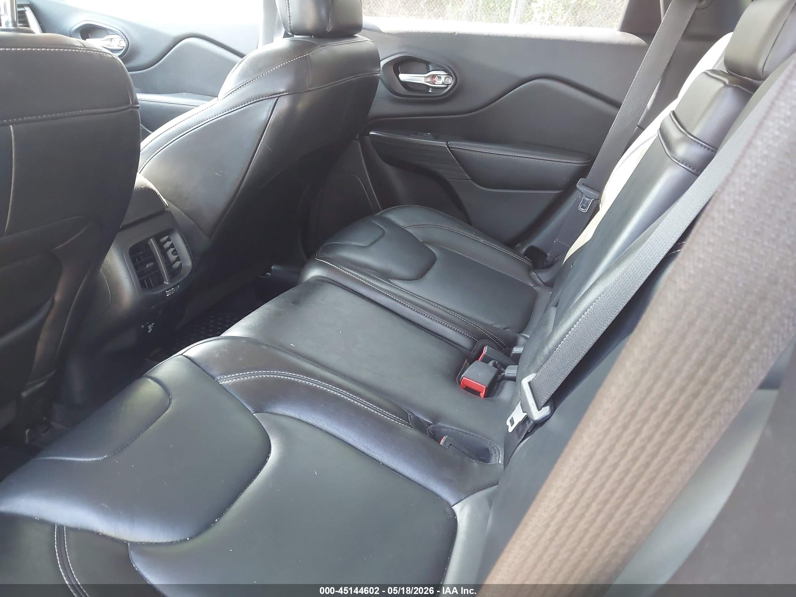 2015 Jeep Cherokee Latitude White vin: 1C4PJMCB2FW614862