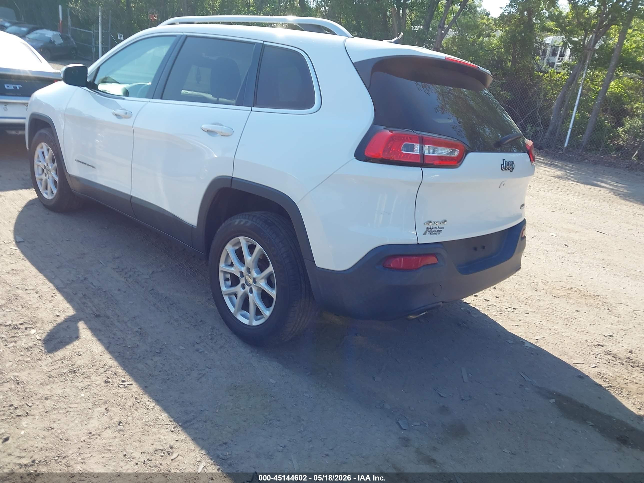 2015 Jeep Cherokee Latitude White vin: 1C4PJMCB2FW614862