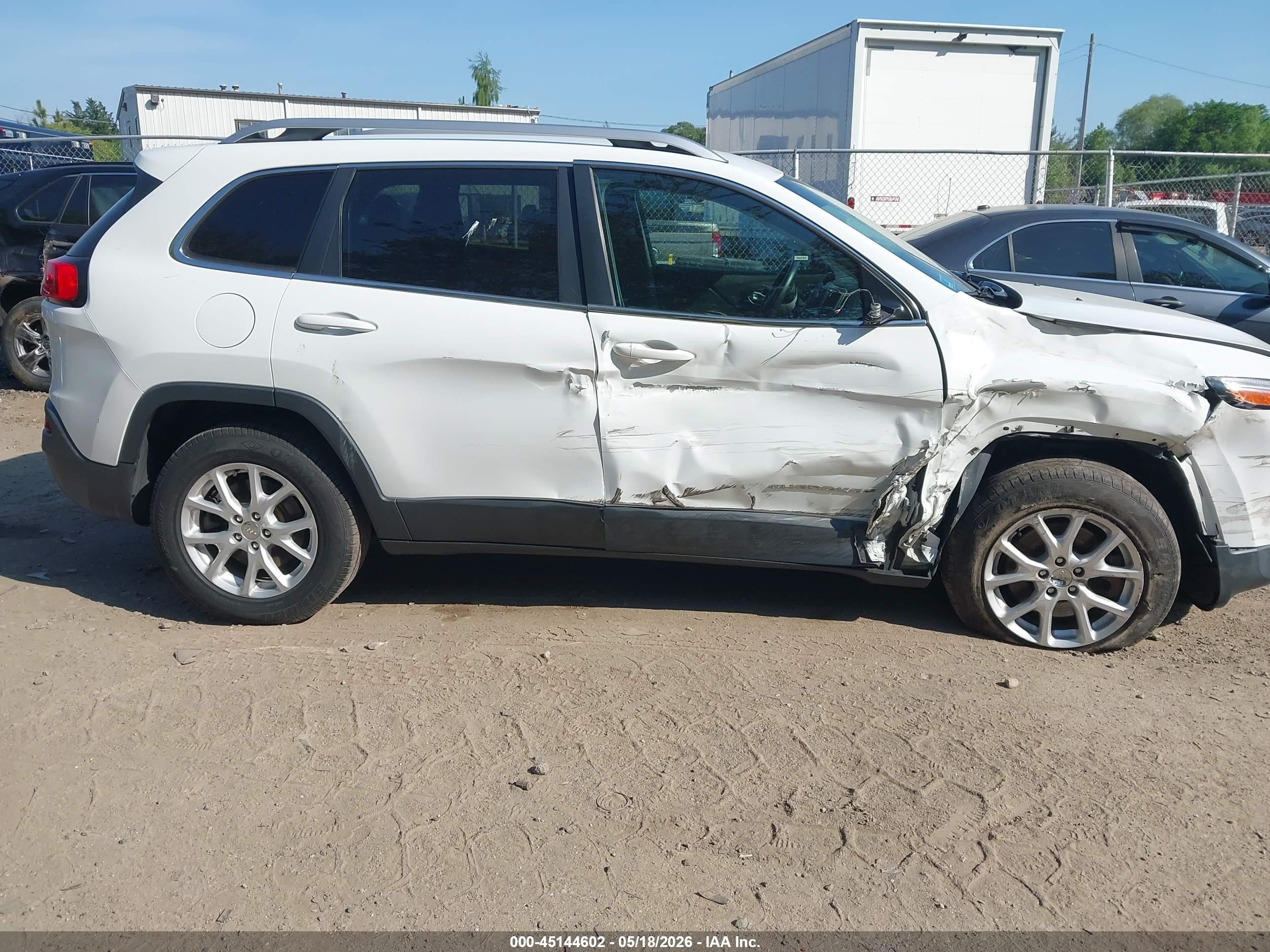 2015 Jeep Cherokee Latitude White vin: 1C4PJMCB2FW614862