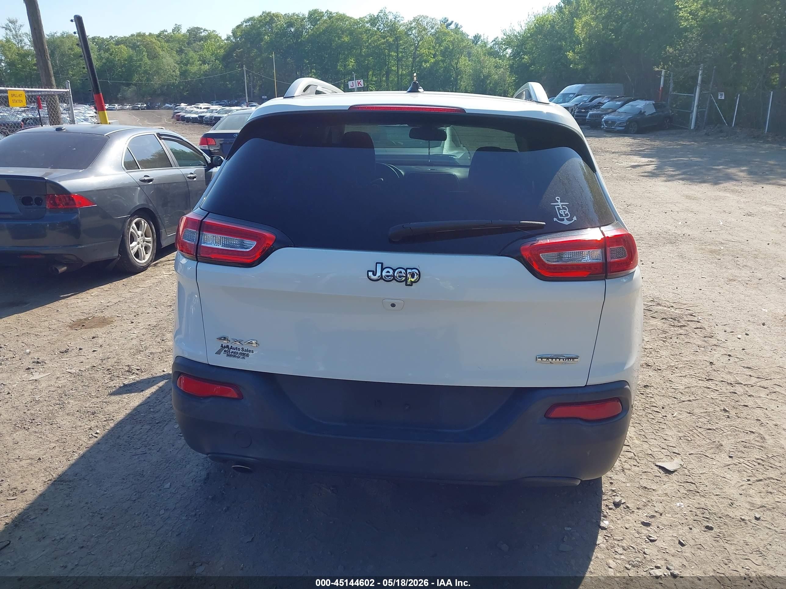 2015 Jeep Cherokee Latitude White vin: 1C4PJMCB2FW614862
