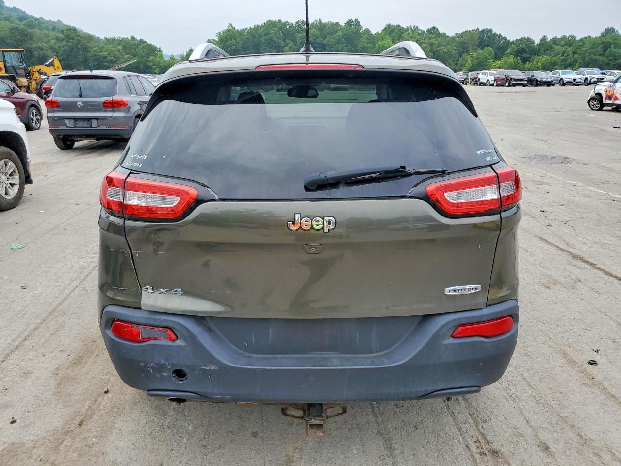 2015 Jeep Cherokee Latitude Green vin: 1C4PJMCB2FW645626