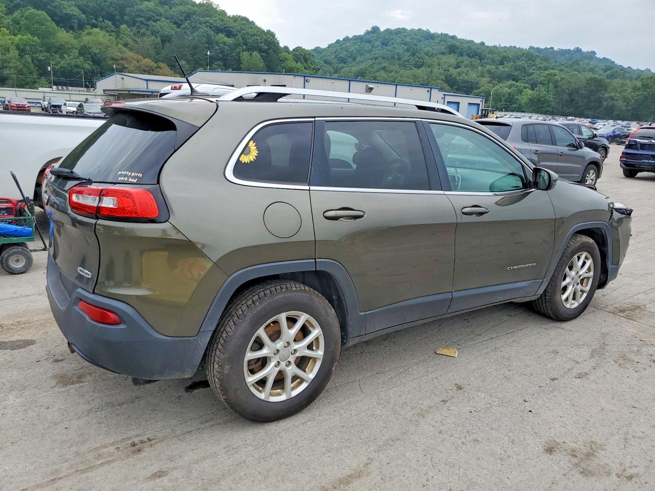 2015 Jeep Cherokee Latitude Green vin: 1C4PJMCB2FW645626