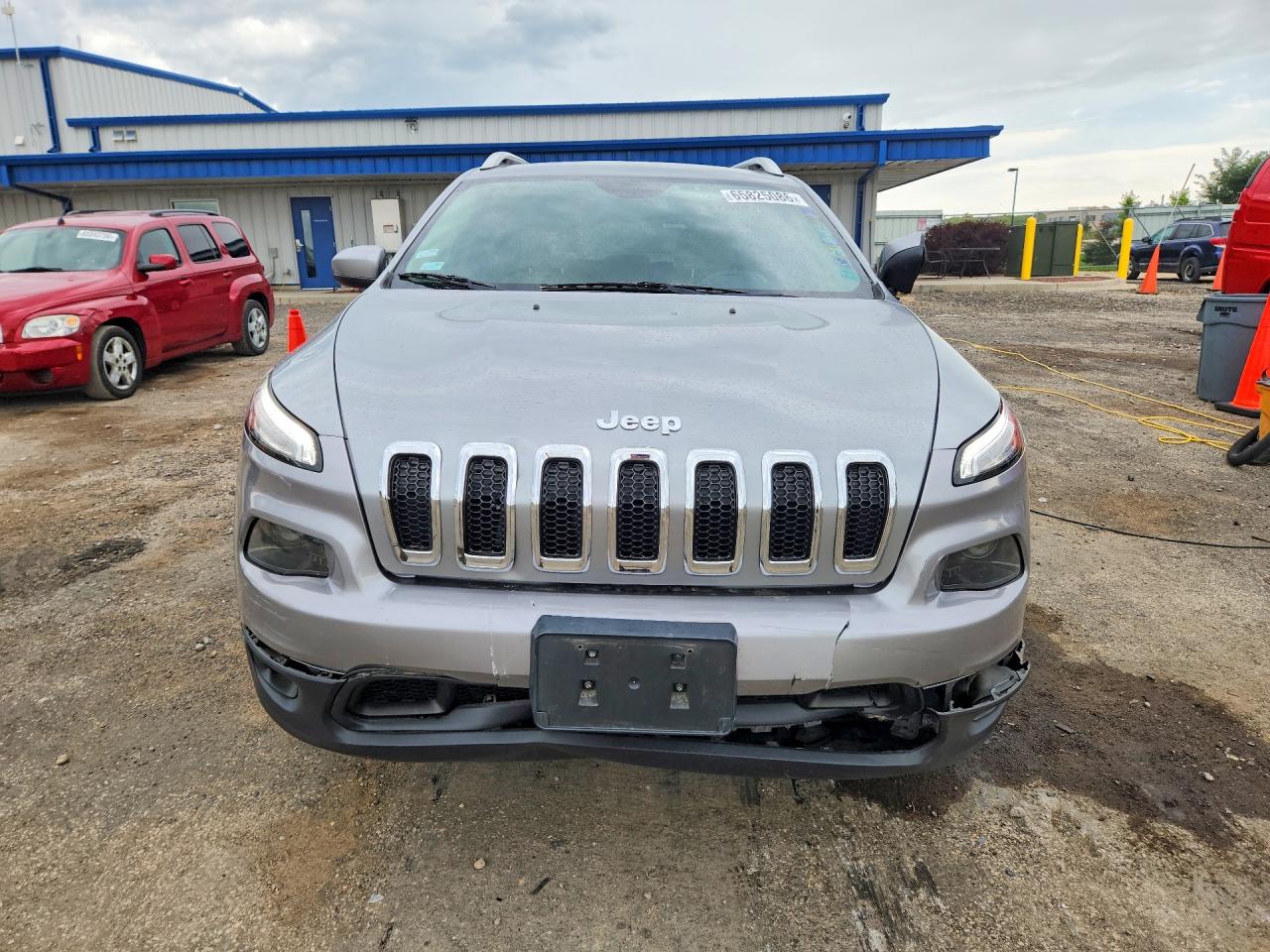 2015 Jeep Cherokee Latitude Серебряный vin: 1C4PJMCB2FW661499