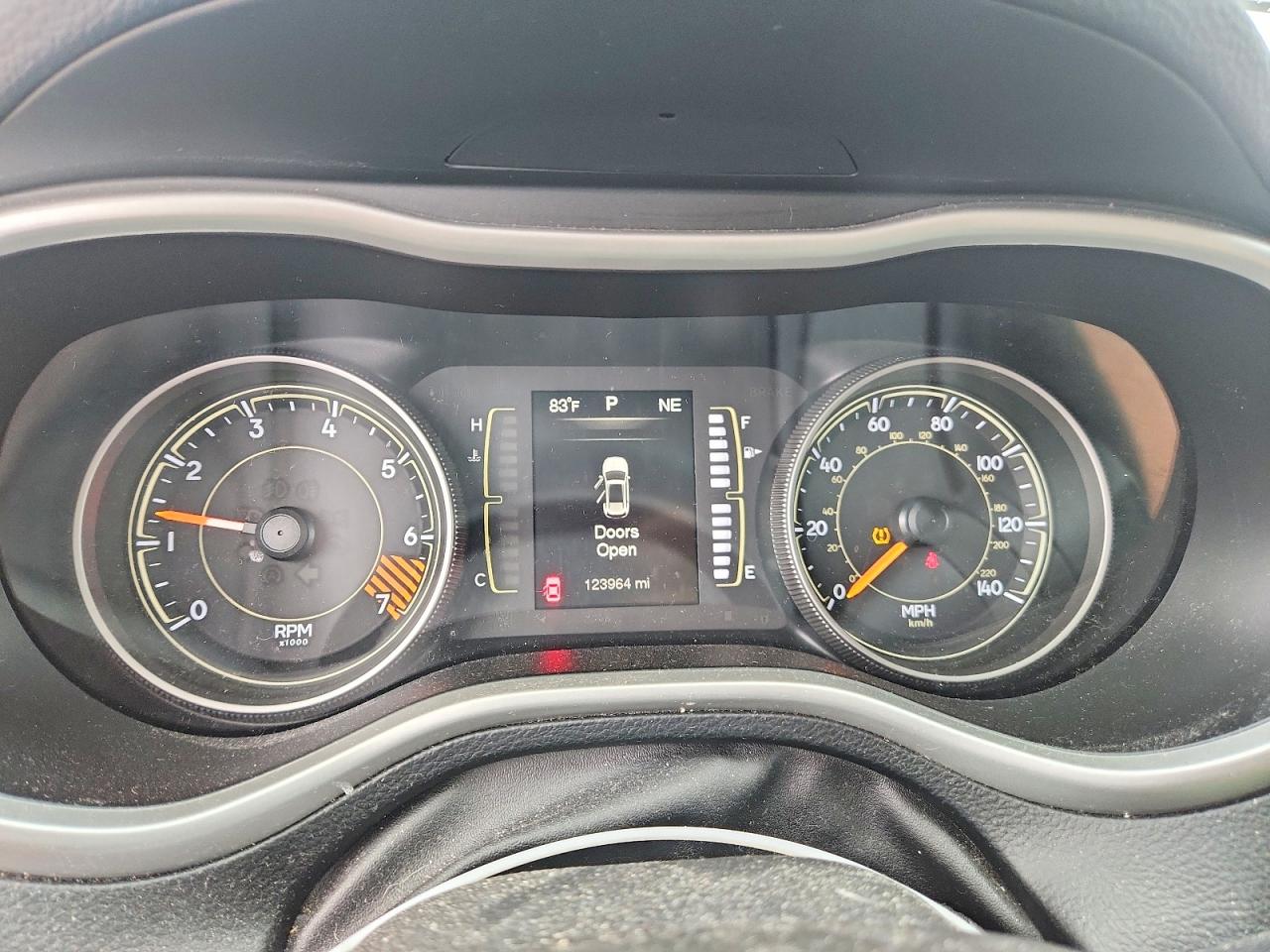 2015 Jeep Cherokee Latitude Серебряный vin: 1C4PJMCB2FW661499