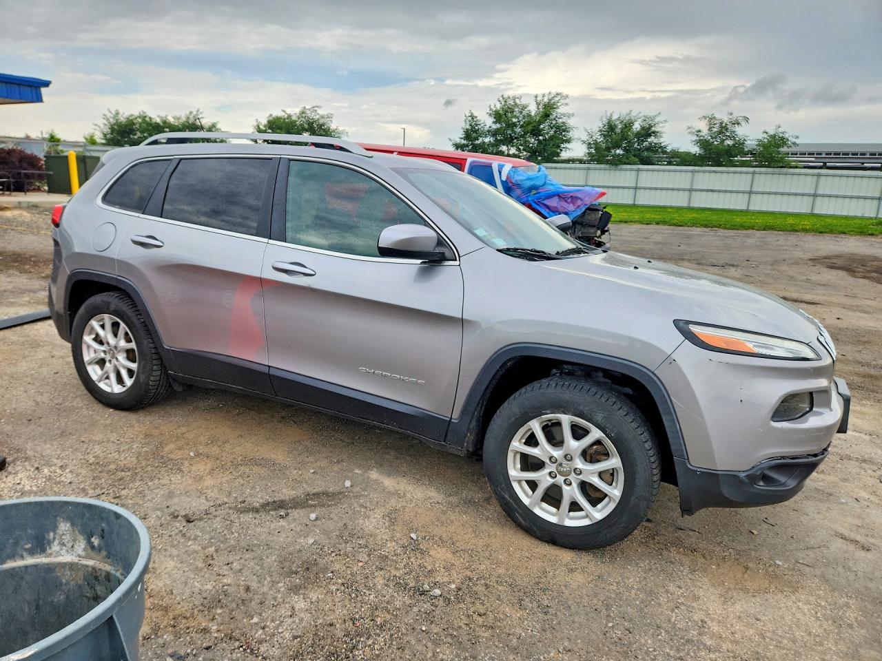 2015 Jeep Cherokee Latitude Серебряный vin: 1C4PJMCB2FW661499
