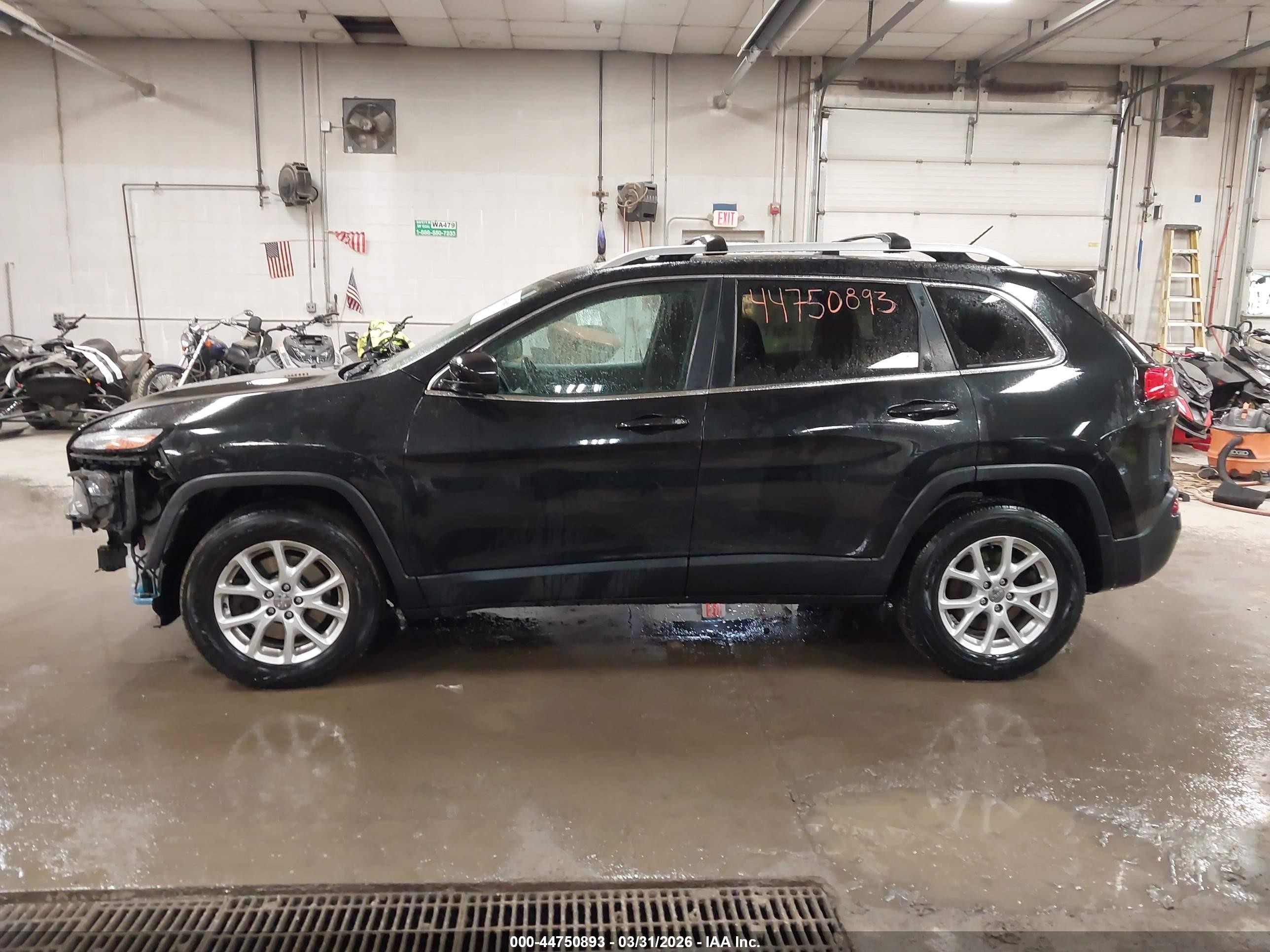 2015 Jeep Cherokee Latitude Black vin: 1C4PJMCB2FW679839