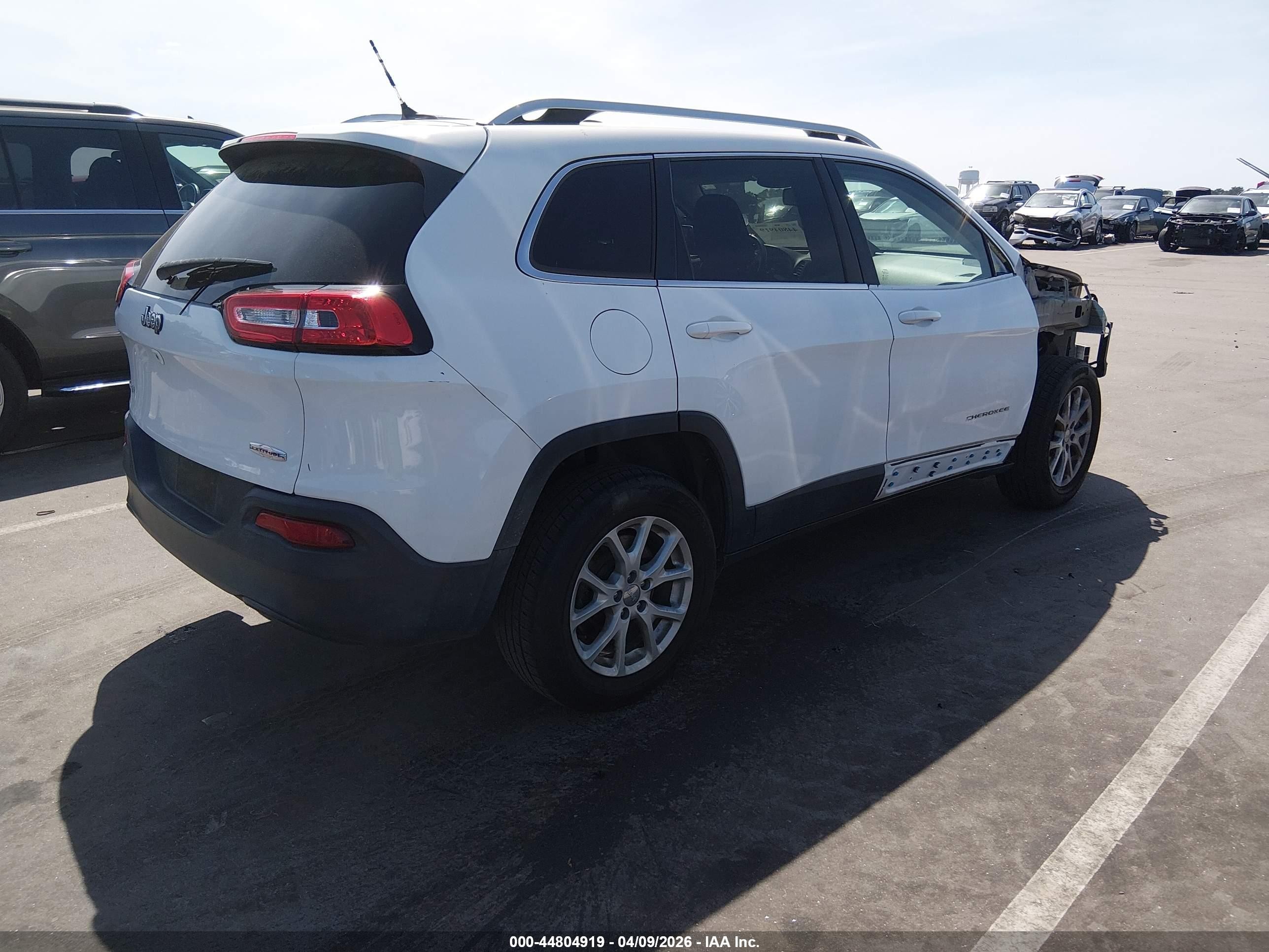 2015 Jeep Cherokee Latitude White vin: 1C4PJMCB2FW696947