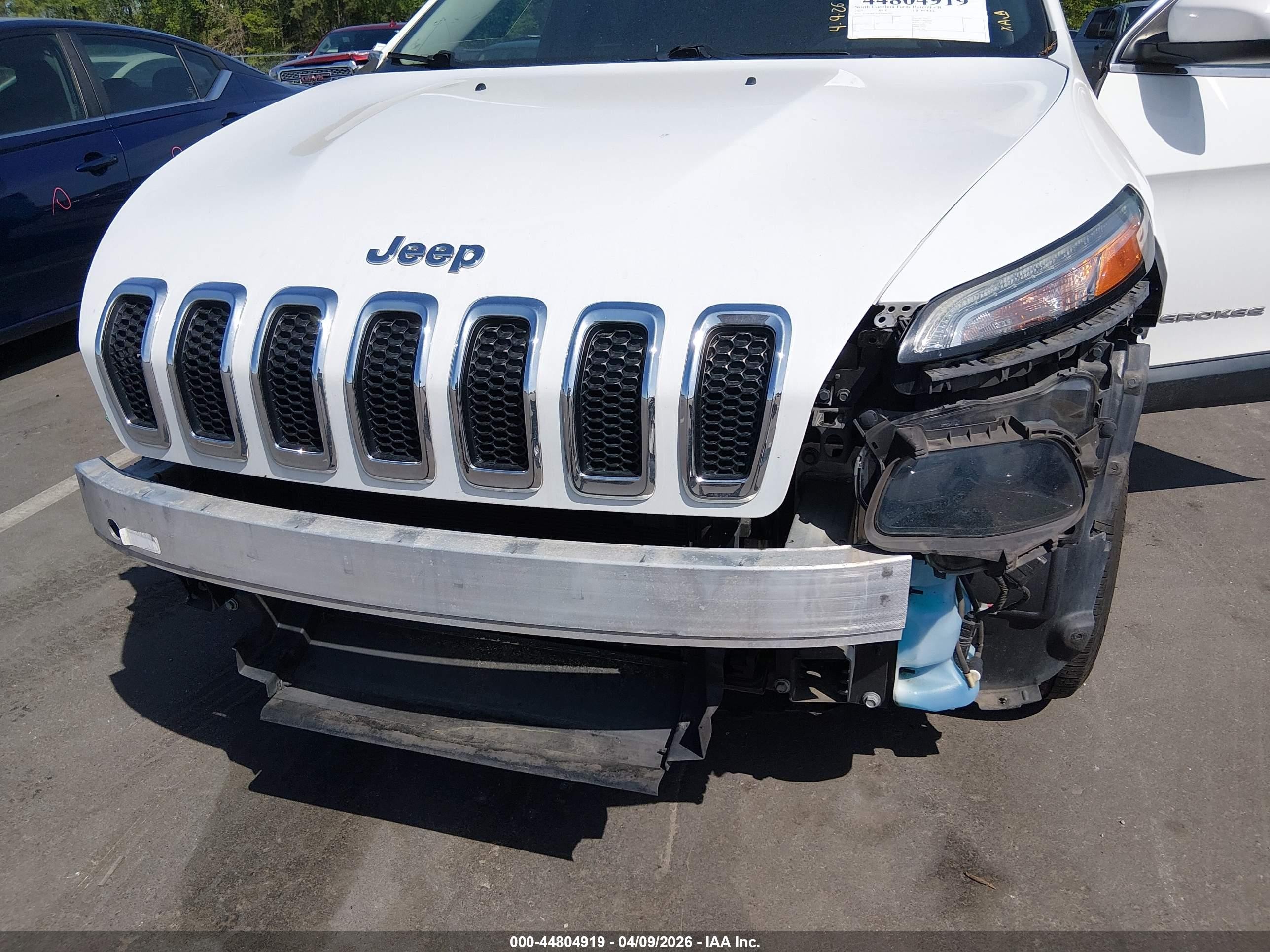 2015 Jeep Cherokee Latitude White vin: 1C4PJMCB2FW696947