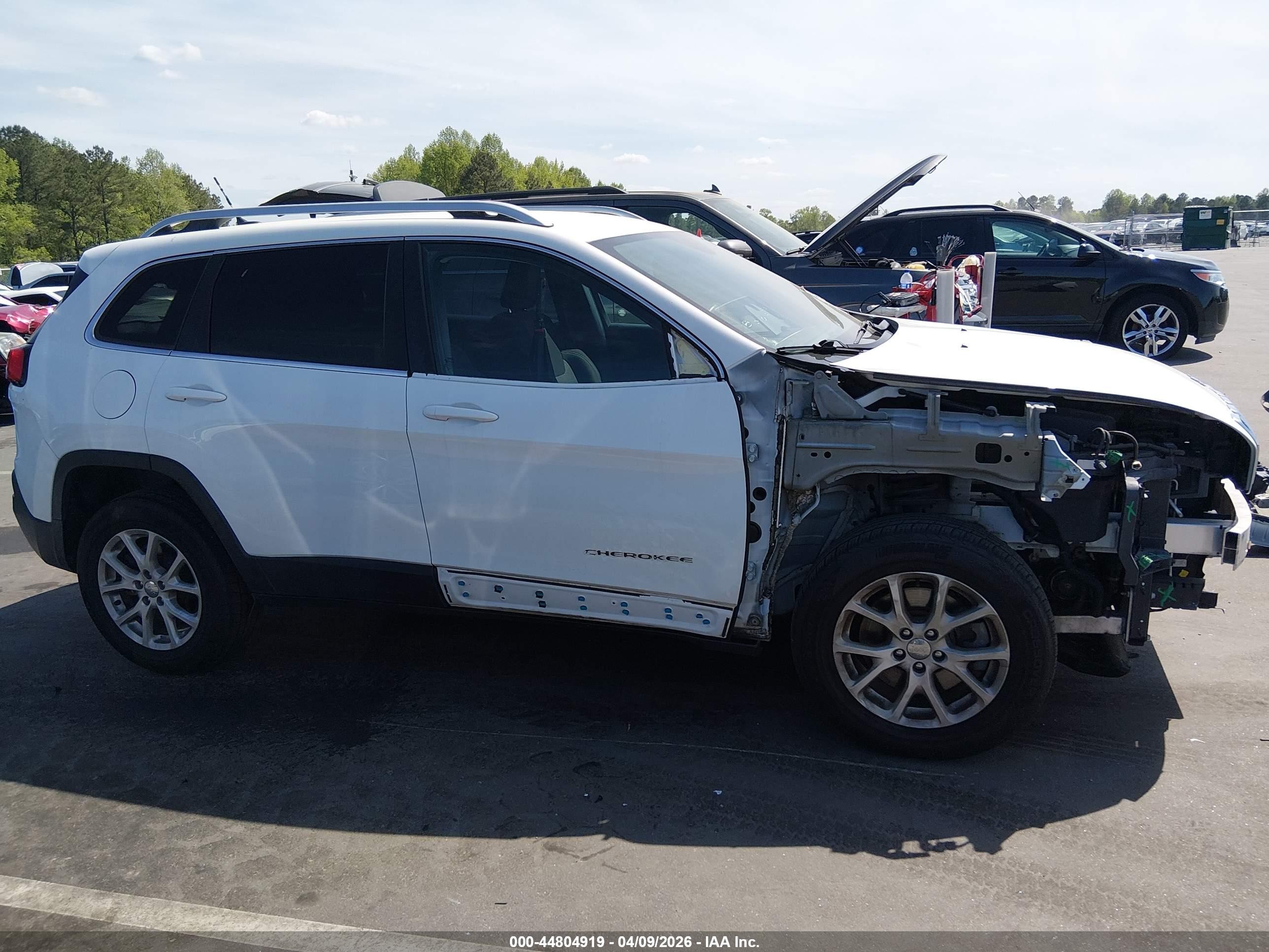 2015 Jeep Cherokee Latitude White vin: 1C4PJMCB2FW696947