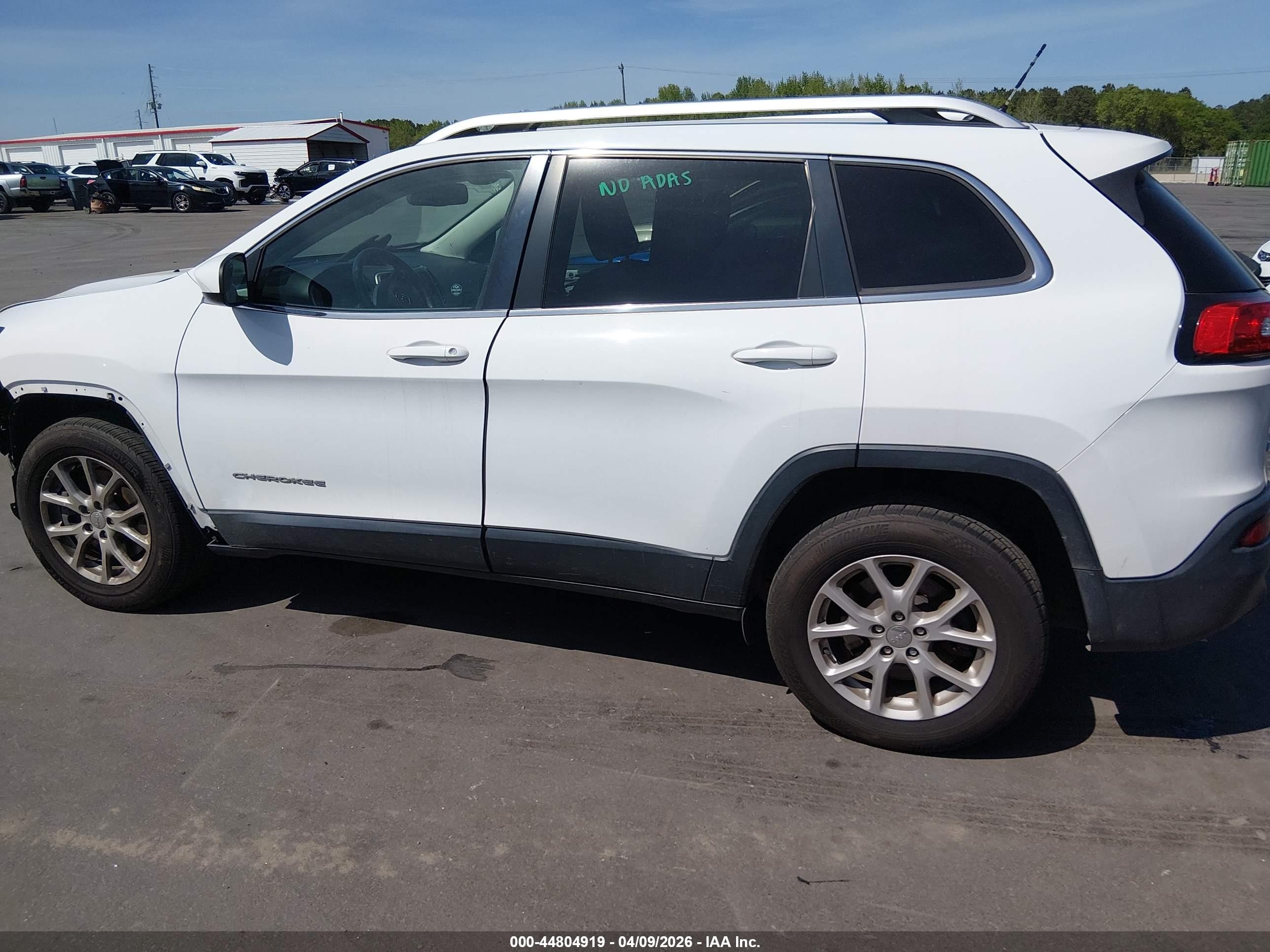 2015 Jeep Cherokee Latitude White vin: 1C4PJMCB2FW696947