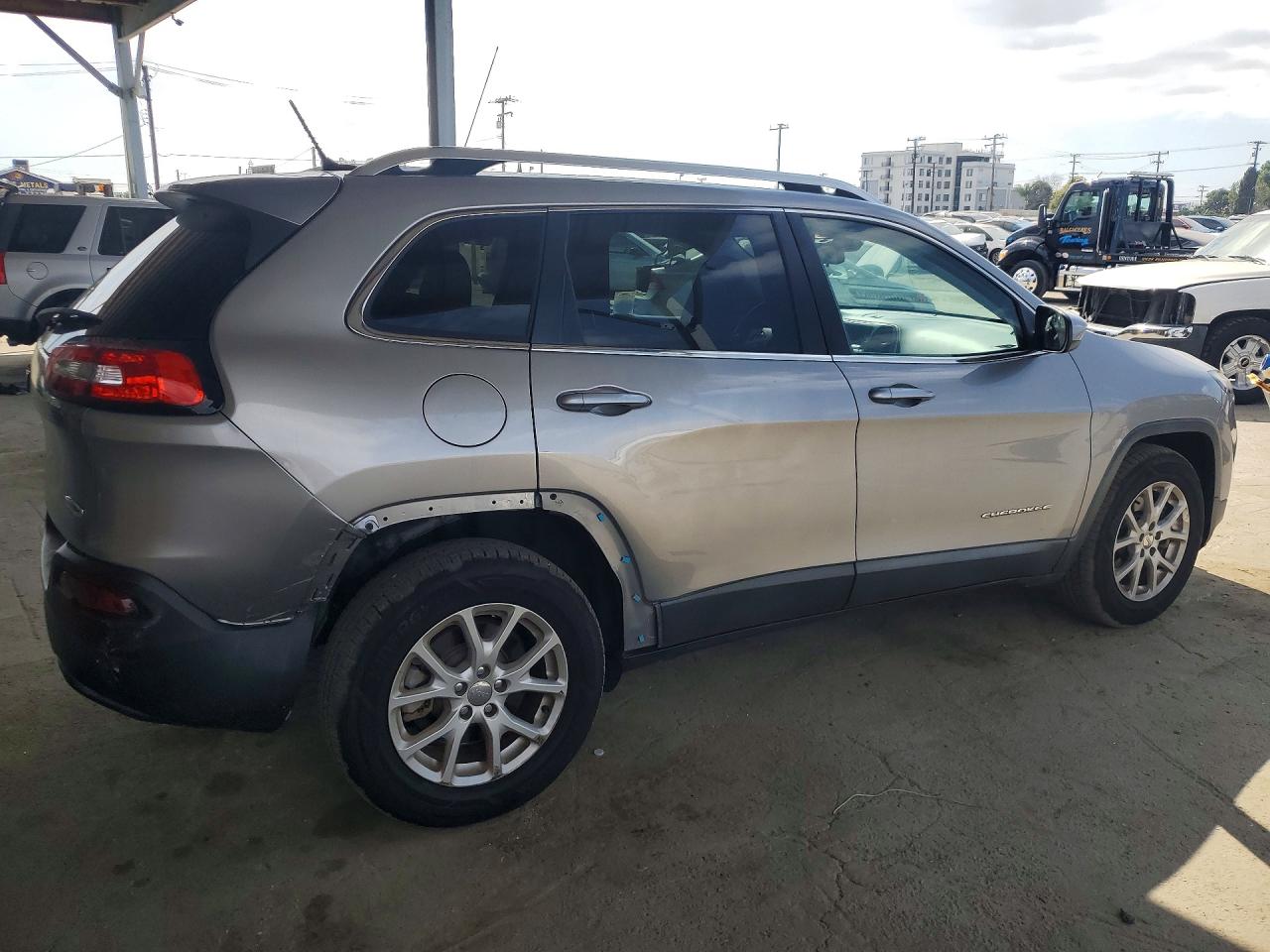 2015 Jeep Cherokee Latitude Silver vin: 1C4PJMCB2FW733978