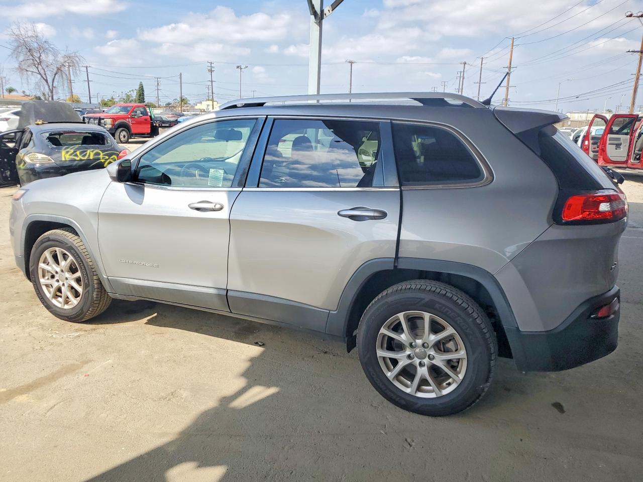 2015 Jeep Cherokee Latitude Silver vin: 1C4PJMCB2FW733978