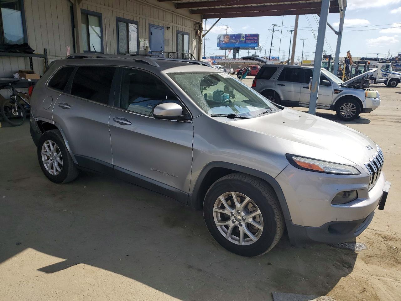 2015 Jeep Cherokee Latitude Silver vin: 1C4PJMCB2FW733978