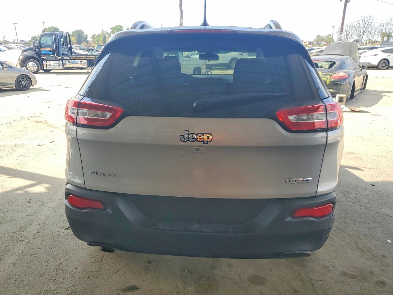 2015 Jeep Cherokee Latitude Silver vin: 1C4PJMCB2FW733978
