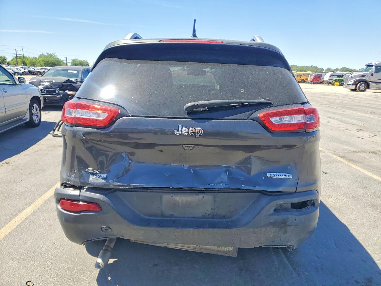 2015 Jeep Cherokee Latitude Gray vin: 1C4PJMCB2FW749243