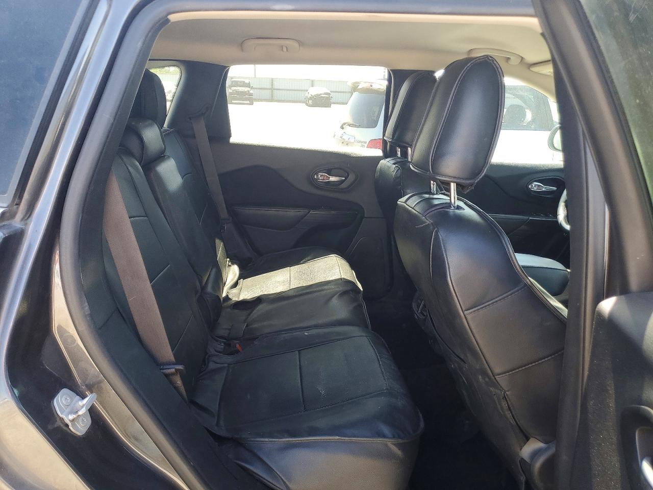 2015 Jeep Cherokee Latitude Gray vin: 1C4PJMCB2FW749243
