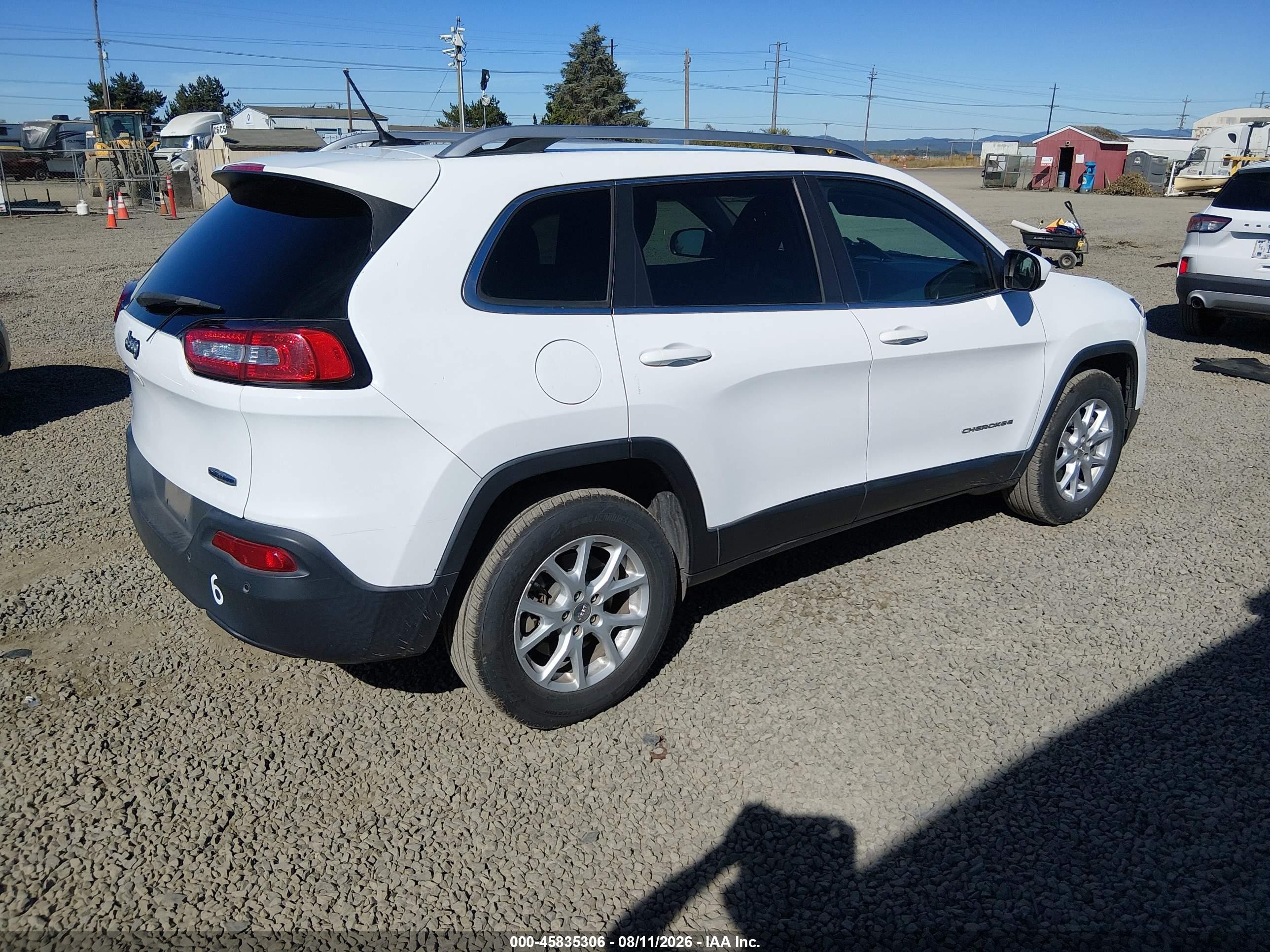 2018 Jeep Cherokee Latitude 4x4 White vin: 1C4PJMCB2JD528651