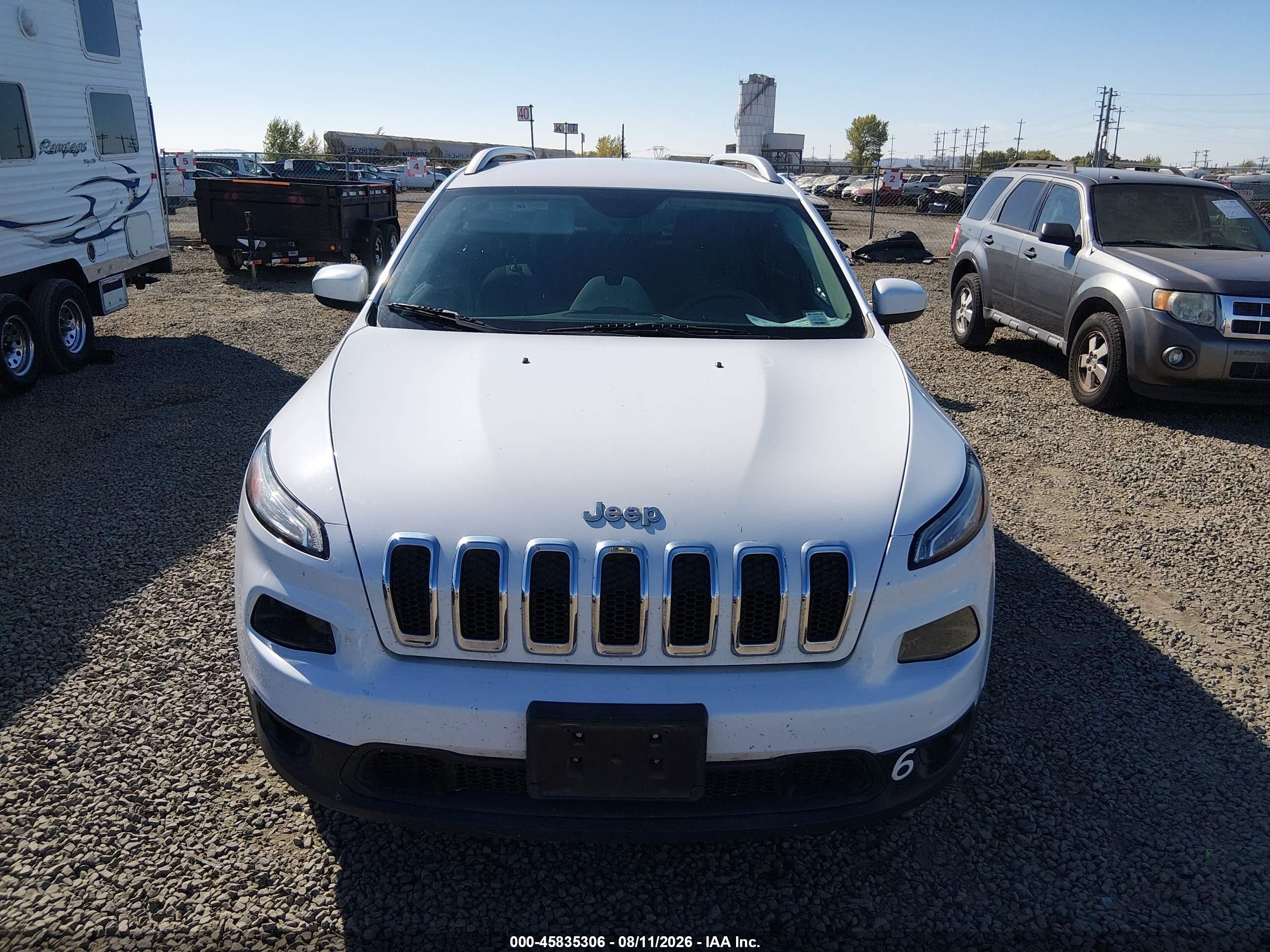 2018 Jeep Cherokee Latitude 4x4 White vin: 1C4PJMCB2JD528651