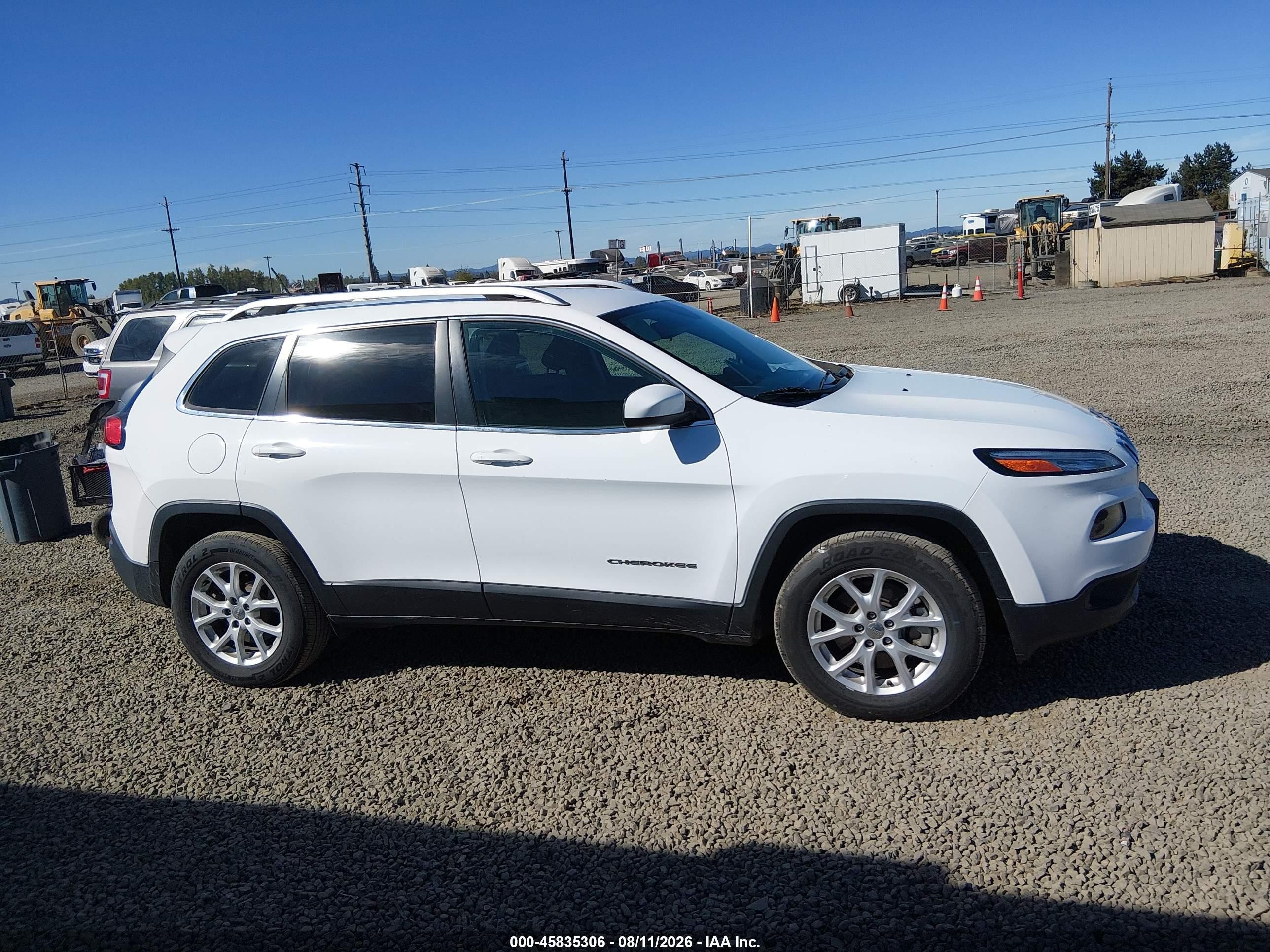2018 Jeep Cherokee Latitude 4x4 White vin: 1C4PJMCB2JD528651