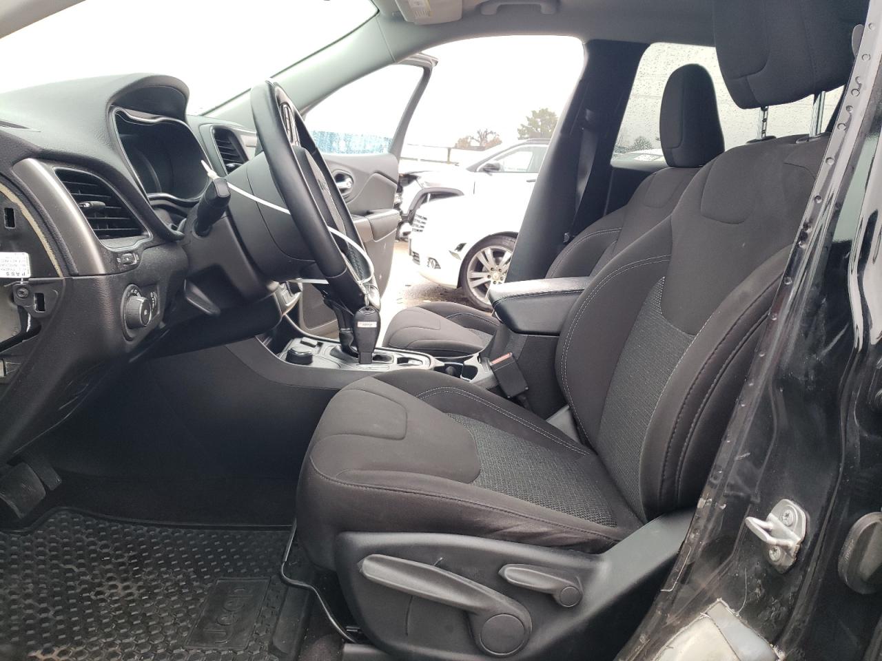 2019 Jeep Cherokee Latitude Black vin: 1C4PJMCB2KD136822