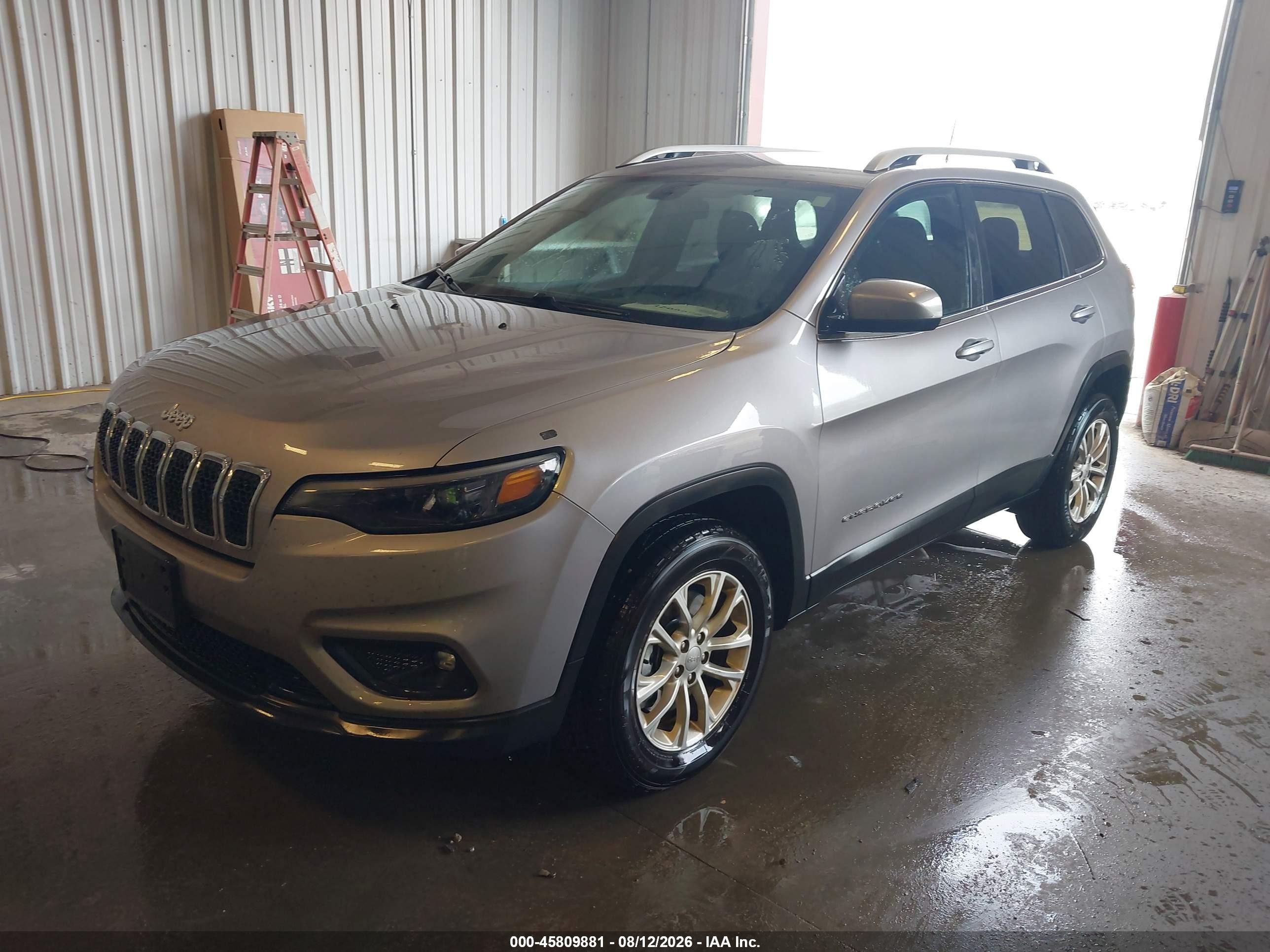 2019 Jeep Cherokee Latitude 4x4 Silver vin: 1C4PJMCB2KD444945