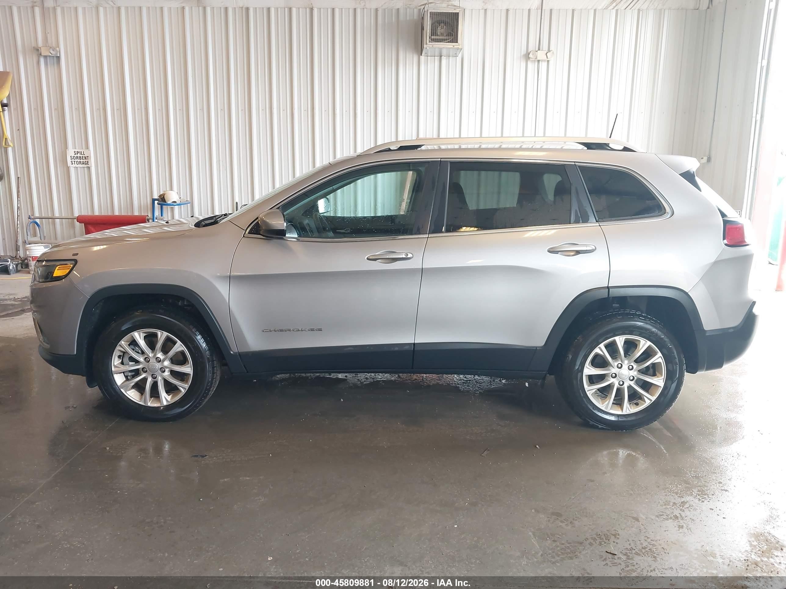 2019 Jeep Cherokee Latitude 4x4 Silver vin: 1C4PJMCB2KD444945