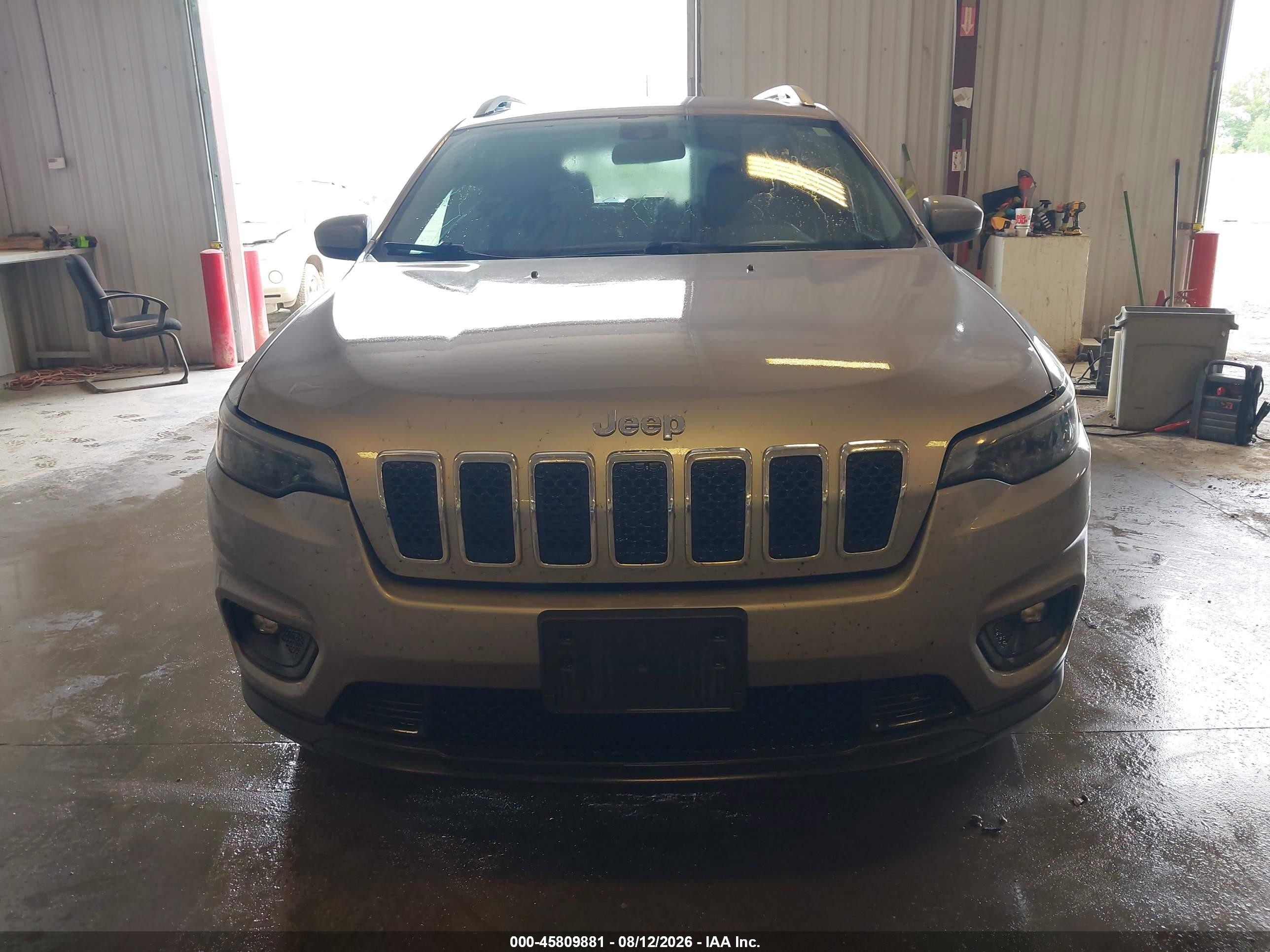 2019 Jeep Cherokee Latitude 4x4 Silver vin: 1C4PJMCB2KD444945