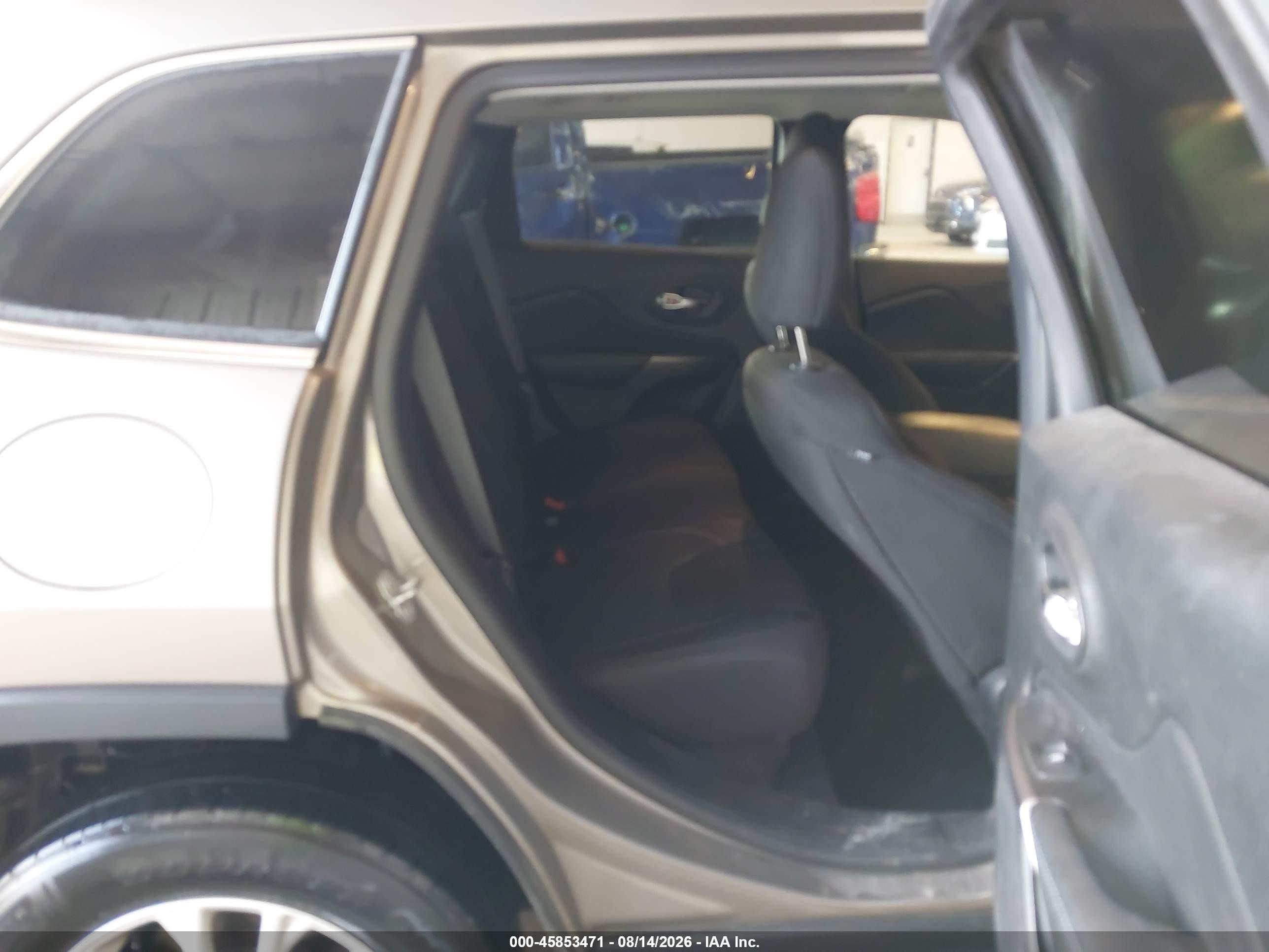 2019 Jeep Cherokee Latitude 4x4 Brown vin: 1C4PJMCB2KD449451