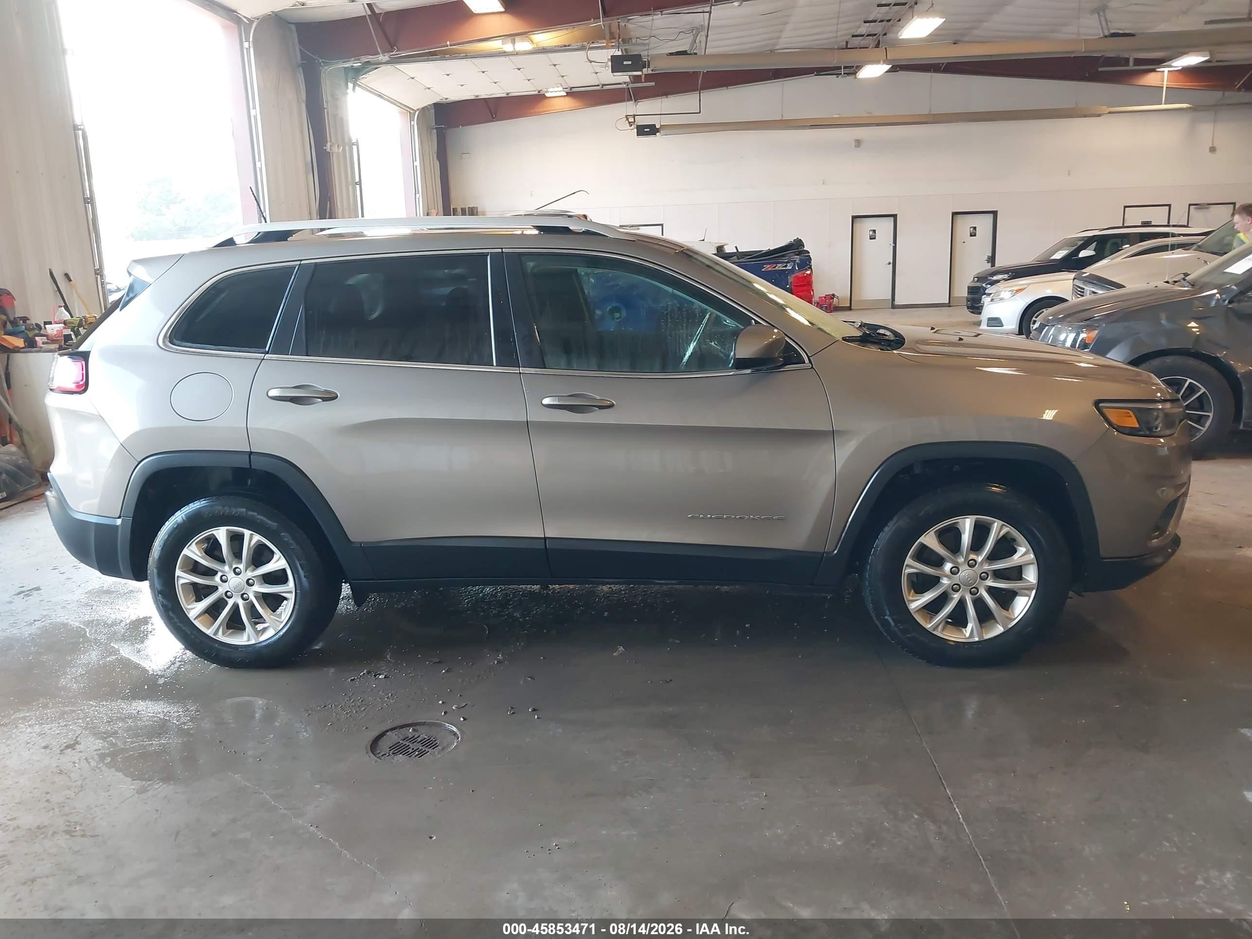 2019 Jeep Cherokee Latitude 4x4 Brown vin: 1C4PJMCB2KD449451