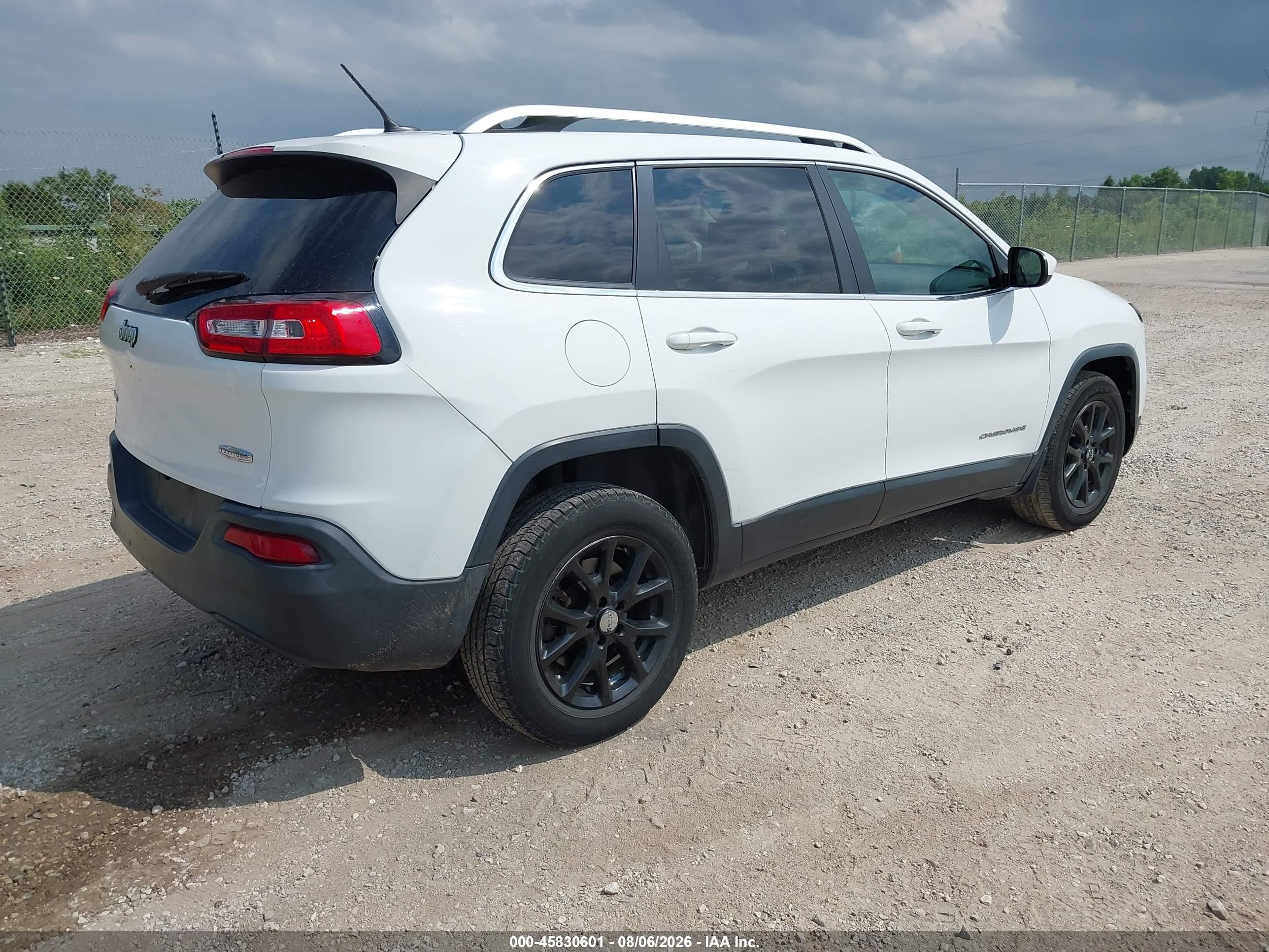 2014 Jeep Cherokee Latitude White vin: 1C4PJMCB3EW110237