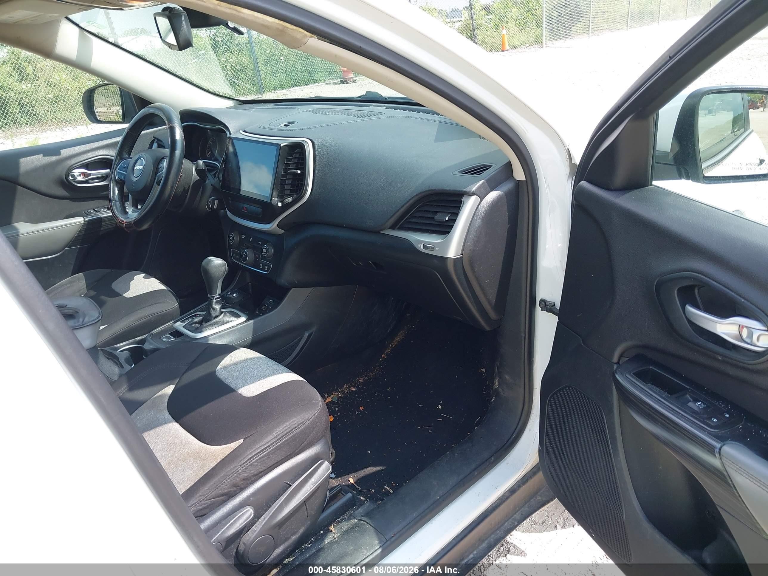 2014 Jeep Cherokee Latitude White vin: 1C4PJMCB3EW110237