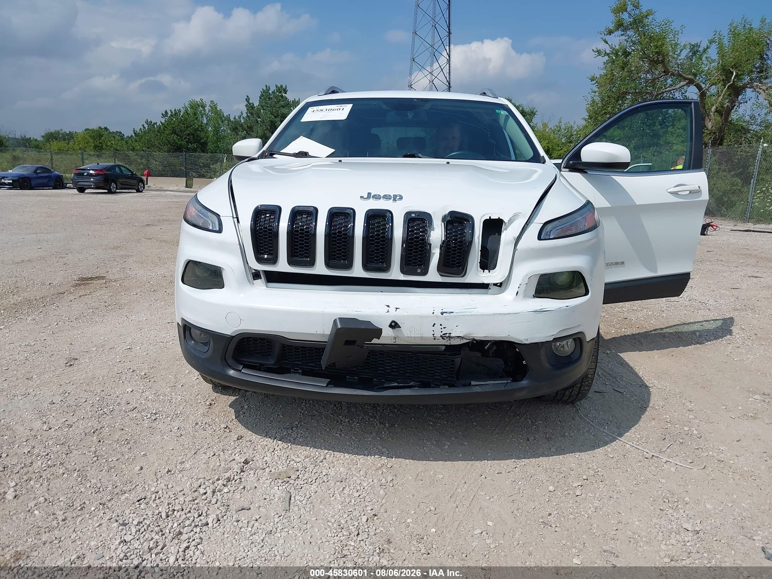 2014 Jeep Cherokee Latitude White vin: 1C4PJMCB3EW110237