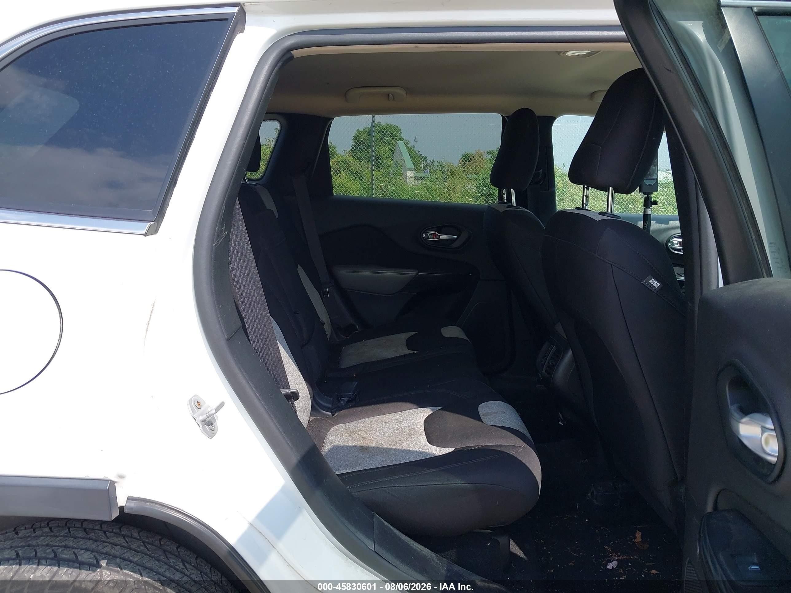 2014 Jeep Cherokee Latitude White vin: 1C4PJMCB3EW110237