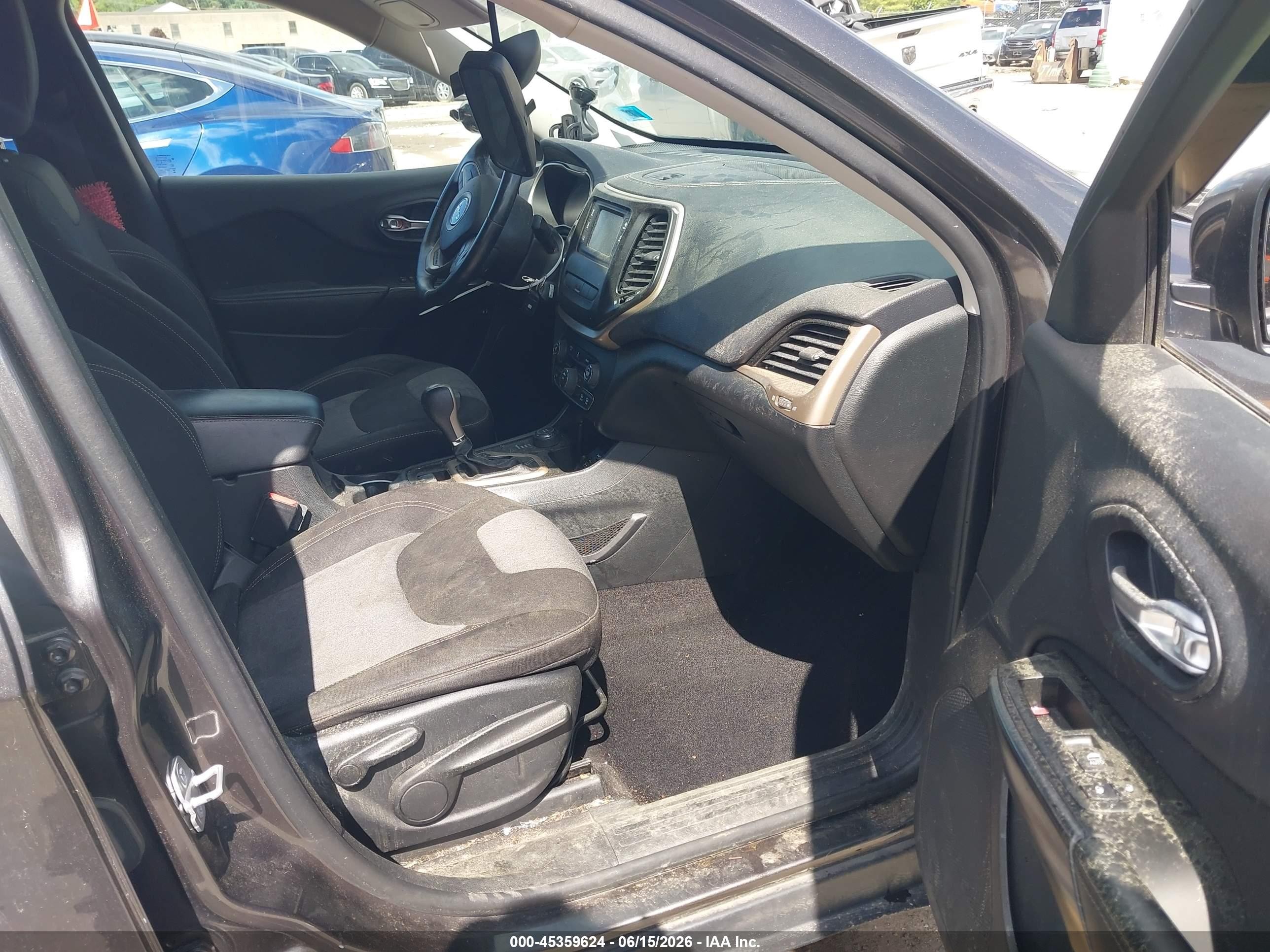 2014 Jeep Cherokee Latitude Серый vin: 1C4PJMCB3EW147076
