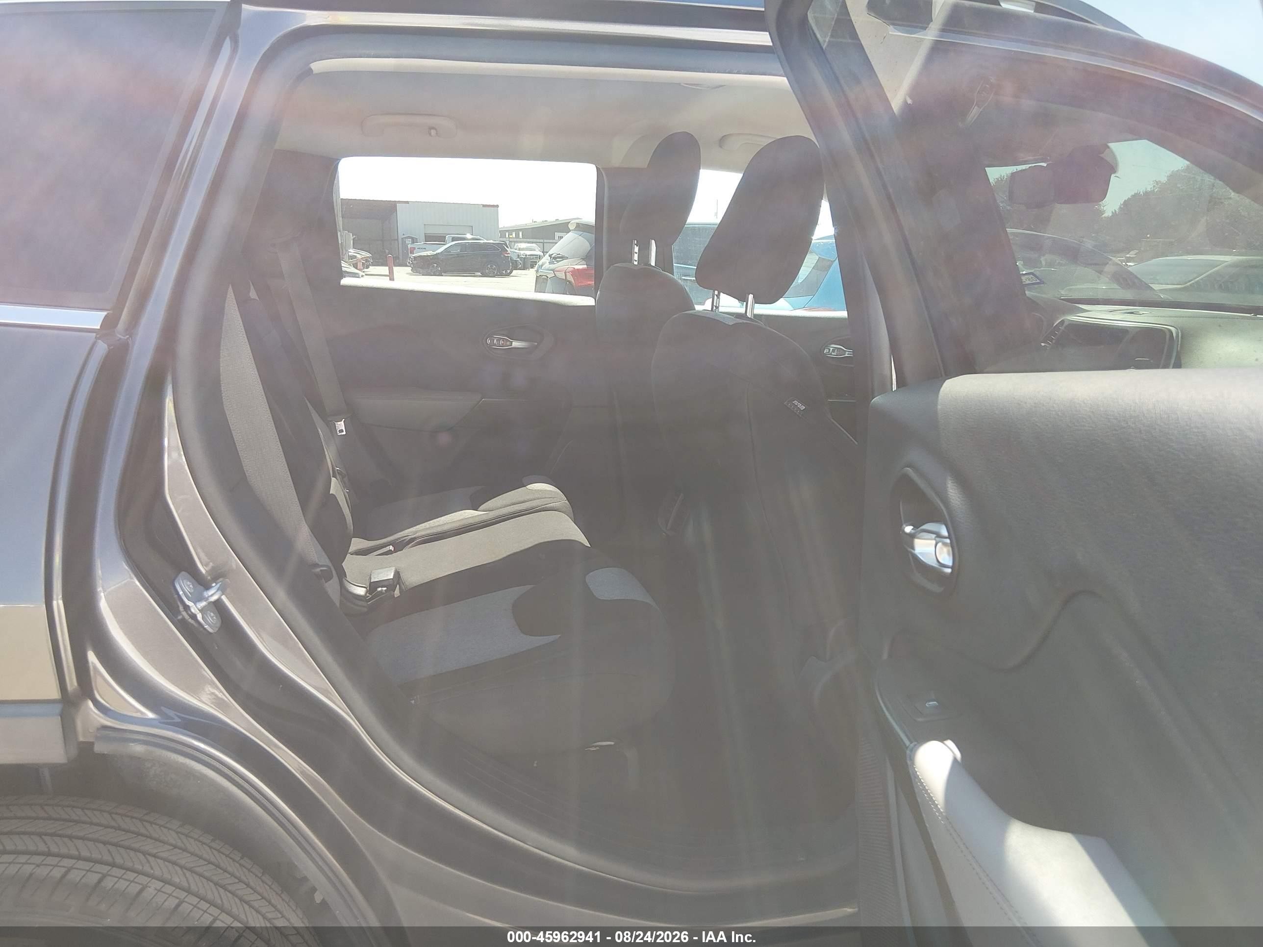 2014 Jeep Cherokee Latitude Gray vin: 1C4PJMCB3EW190882